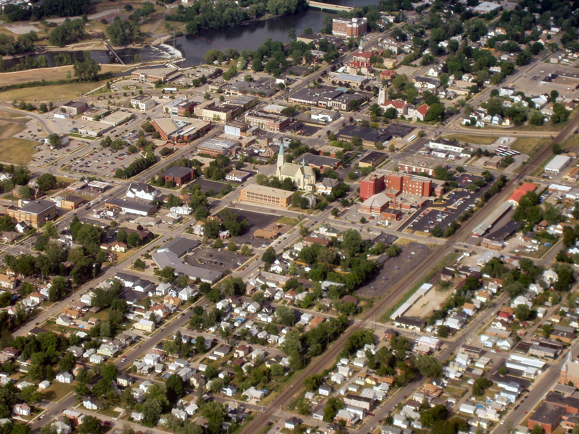 Mishawaka, Indiana downtown, south of the Saint Joseph River. Photo shot by Derek Jensen (Tysto), 2005-June-09