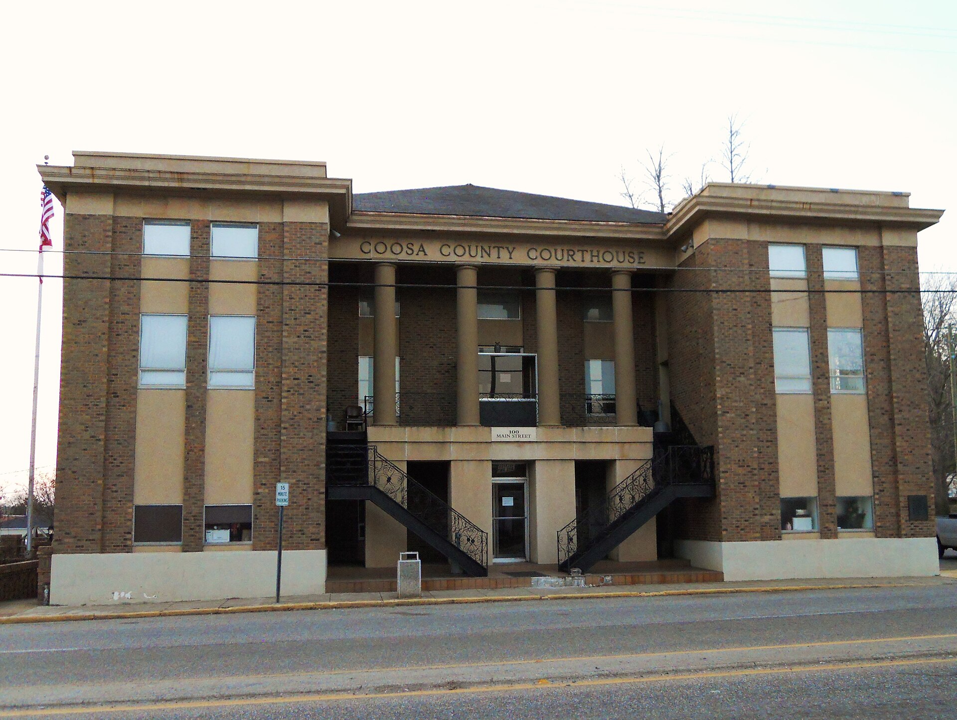 This is a photograph of the Coosa County Courthouse located in Rockford, Alabama.