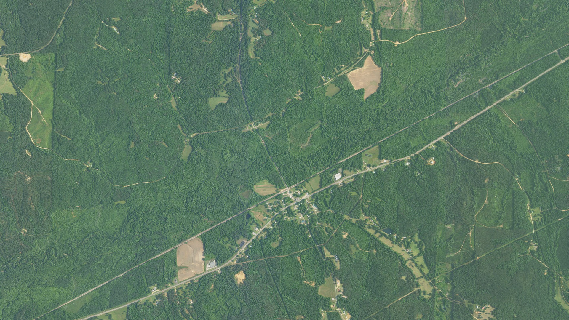 Natural-color aerial photograph of land around Beaverton, Alabama