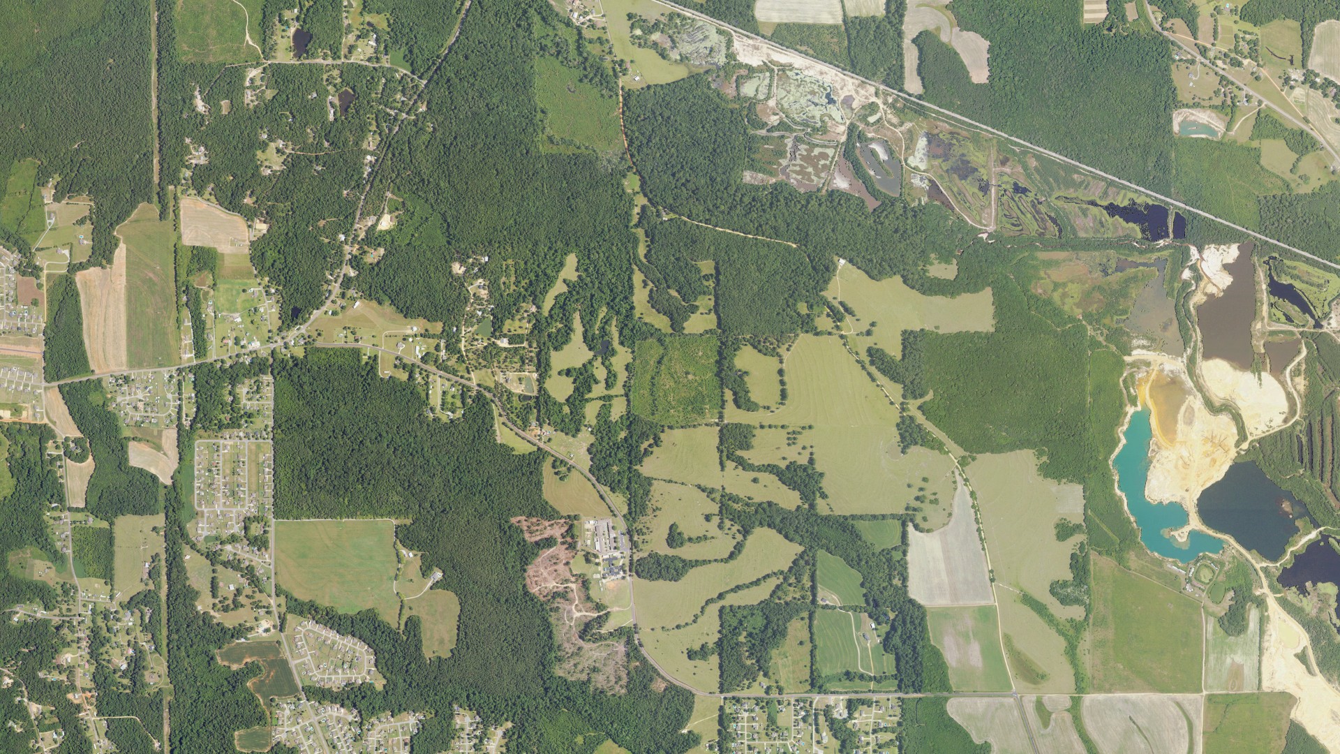 Natural-color aerial photograph of land around Deatsville, Alabama