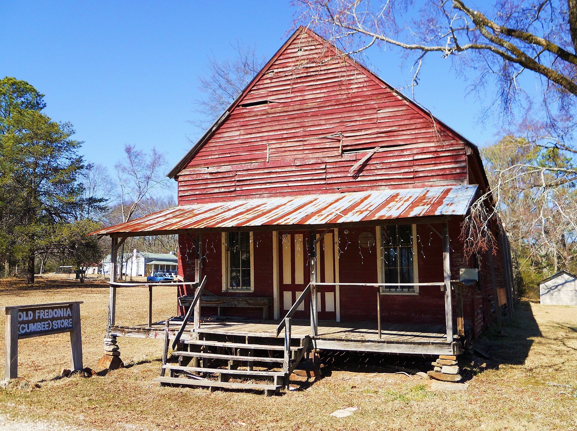 This is a photograph of the Old Fredonia (Cumbee) Store located in Fredonia in Chambers County, Alabama.