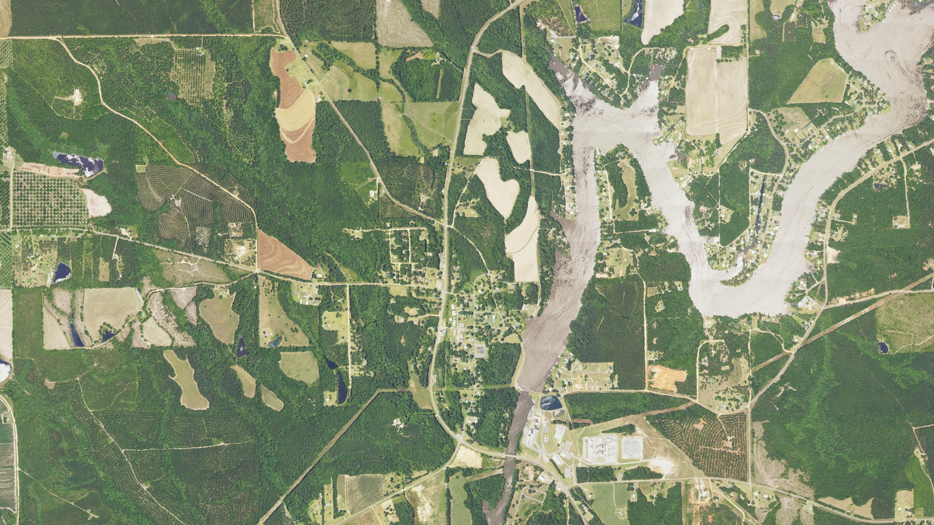 Natural-color aerial photograph of land around Gantt, Alabama