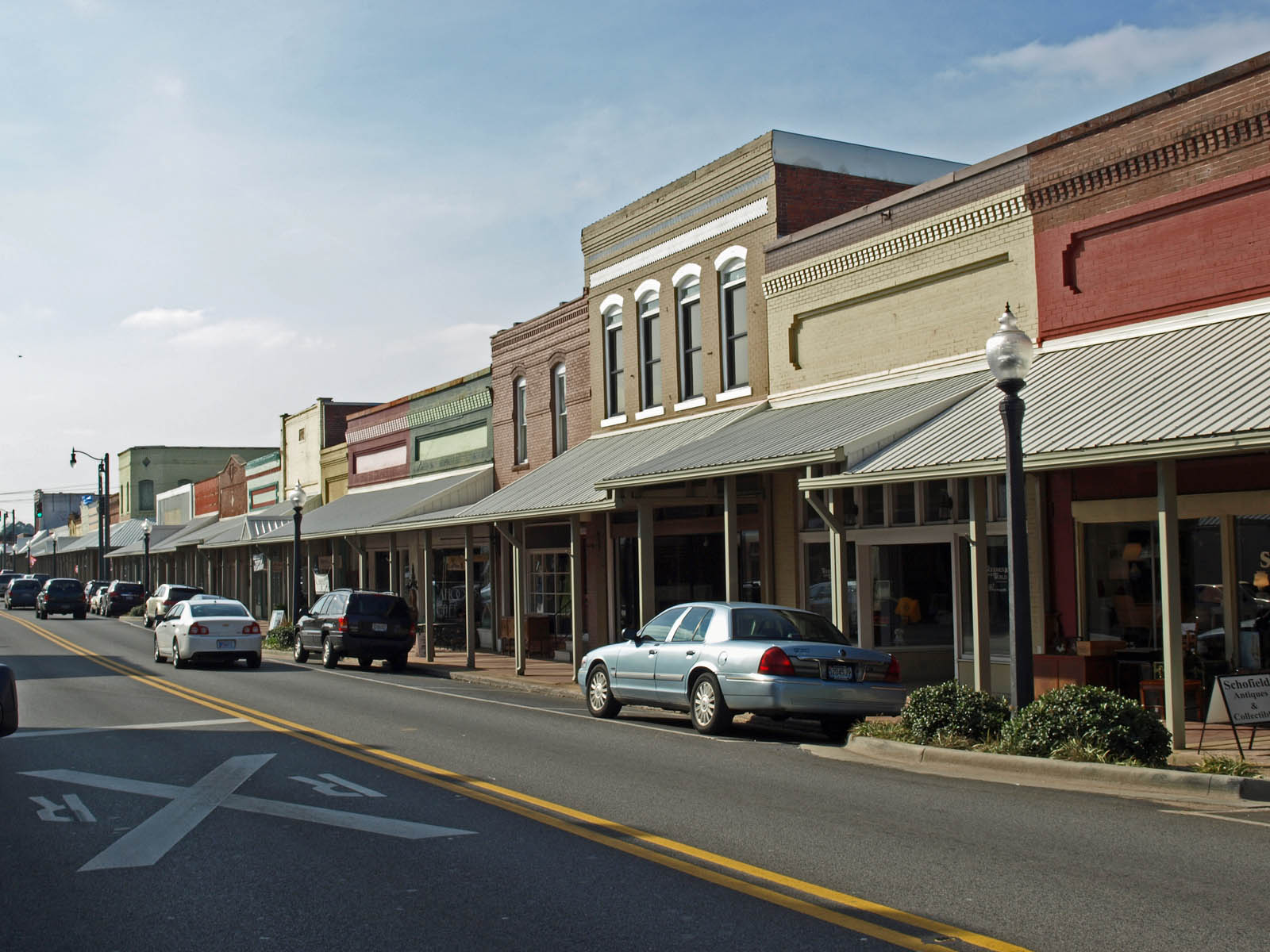 Buildings on the 100 block of Main Street in Hartselle, Alabama, part of the Hartselle Downtown Commercial Historic District