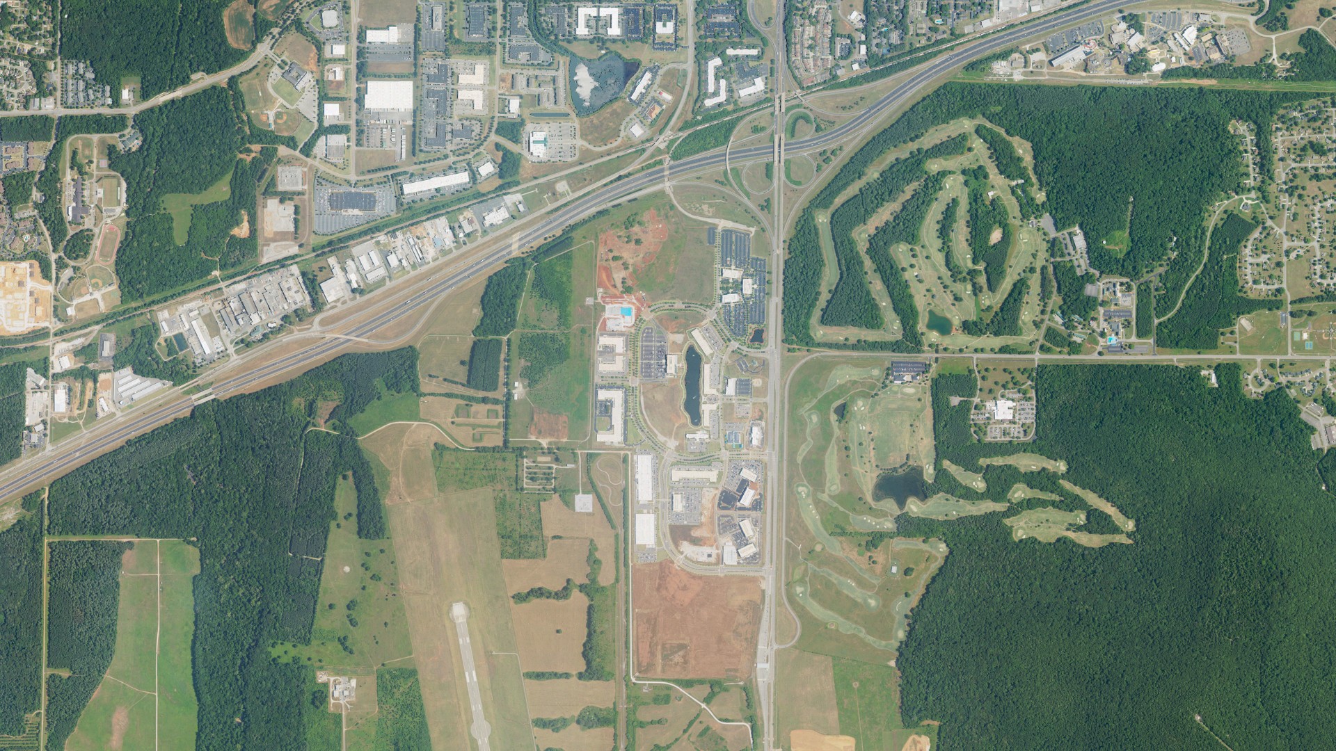 Natural-color aerial photograph of land around Huntsville, Alabama