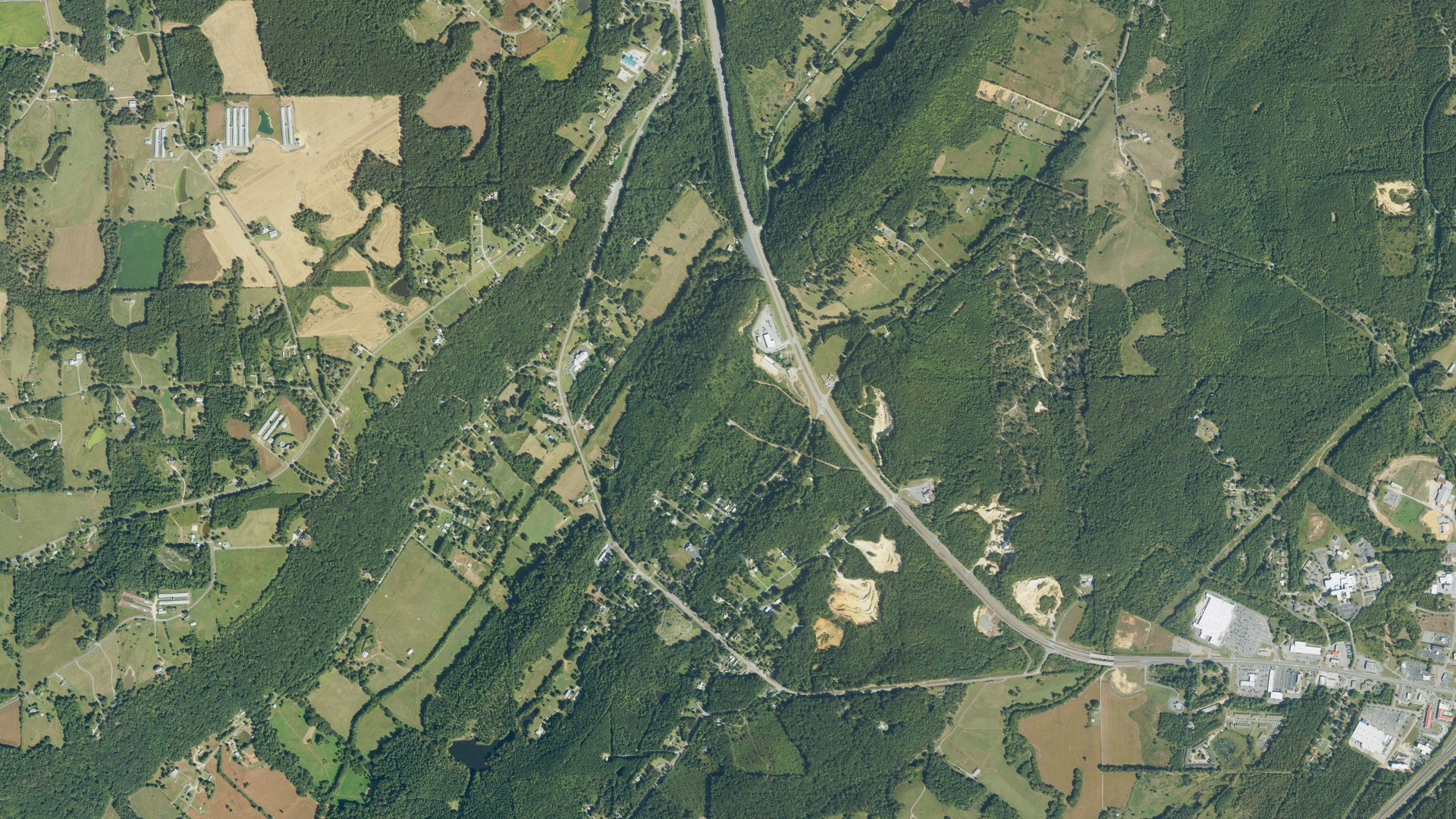 Natural-color aerial photograph of land around Pine Ridge, Alabama