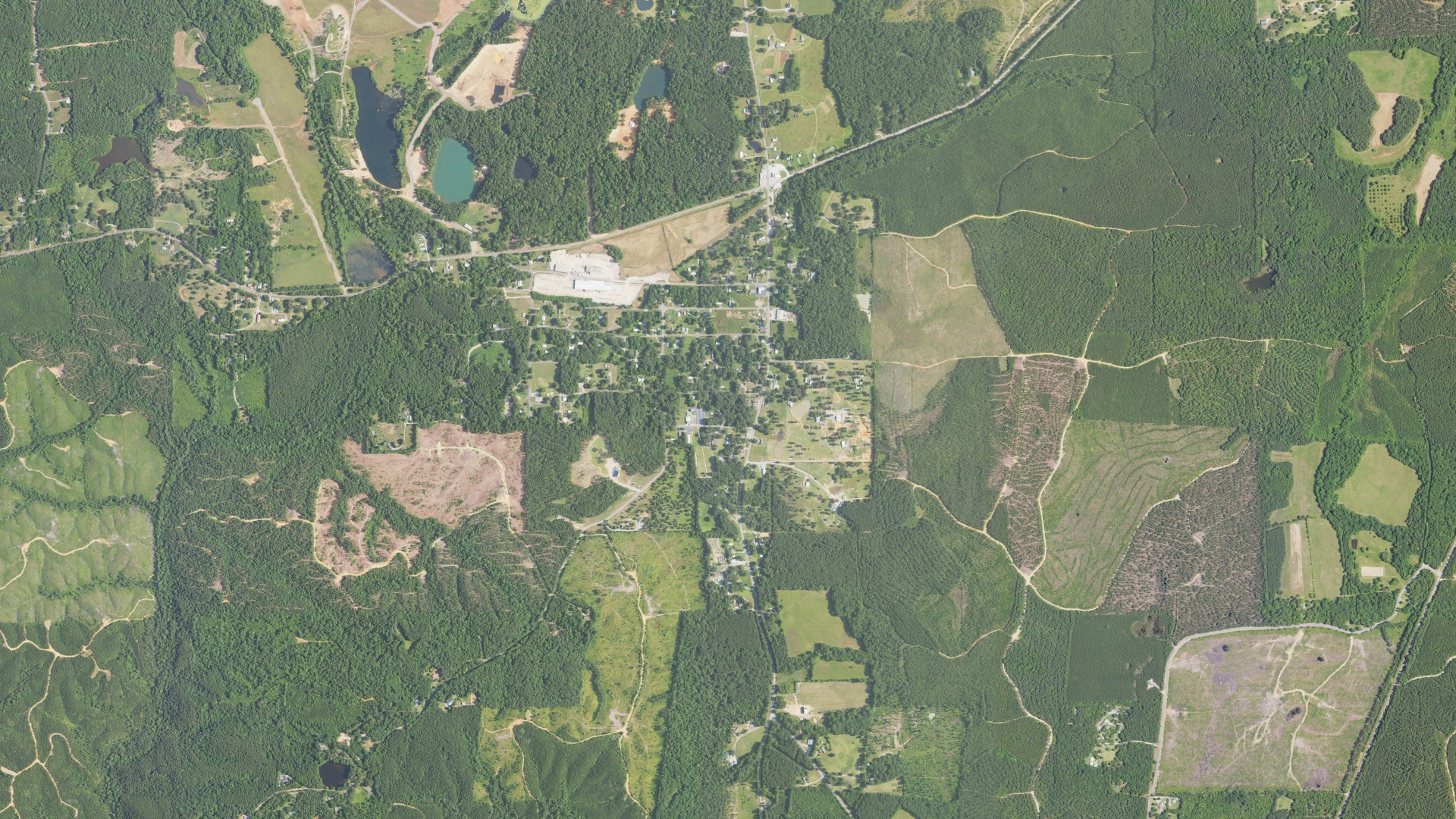 Natural-color aerial photograph of land around Shelby, Alabama