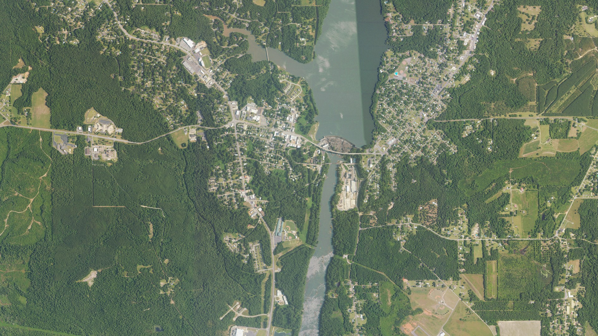 Natural-color aerial photograph of land around Tallassee, Alabama