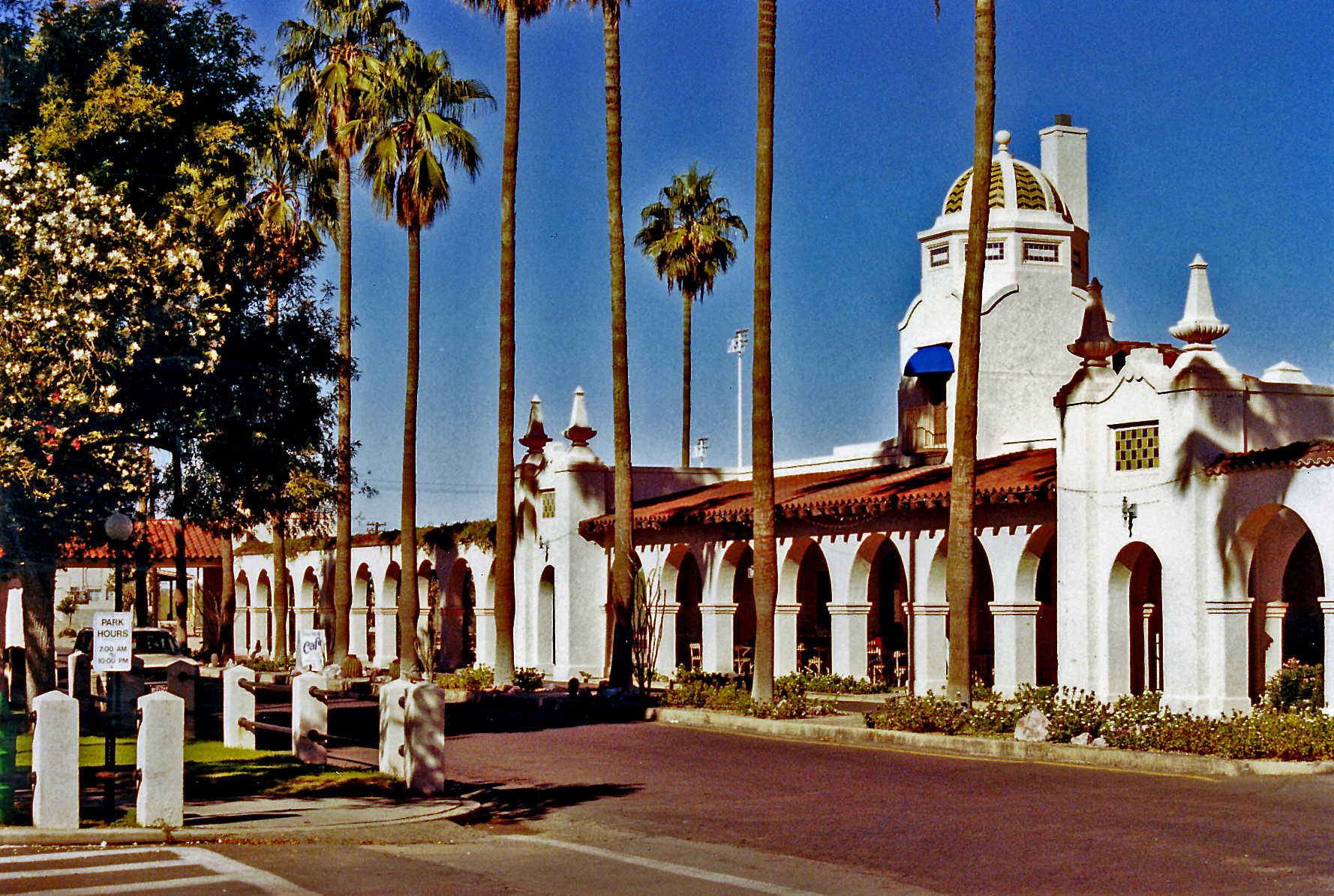 Ajo Plaza, 1990 Uploaded on April 10, 2005 by PhillipC https://www.flickr.com/photos/flissphil/8961596/in/set-166684/ — Arizona