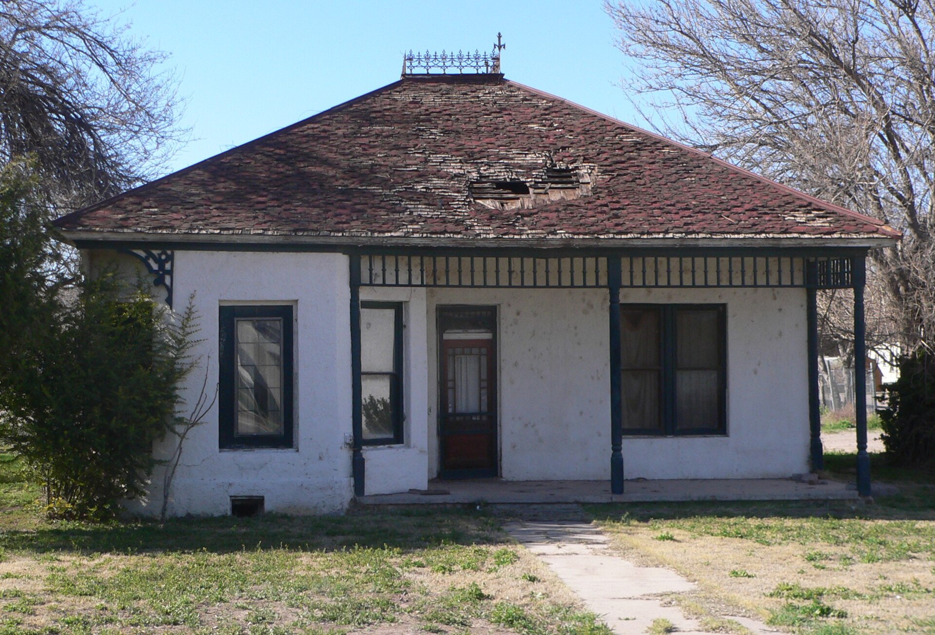 Benjamin F. Billingsley house, located at northwest corner of Main and Church Streets in Duncan, Arizona; seen from the southeast. The house faces southeast, toward Main. — Greenlee County, Arizona