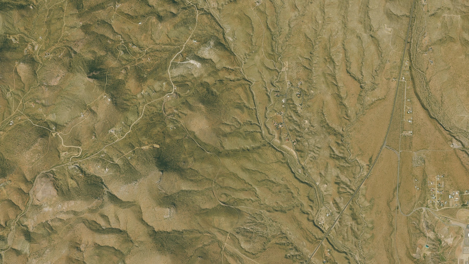 Natural-color aerial photograph of land around Copper Hill, Arizona