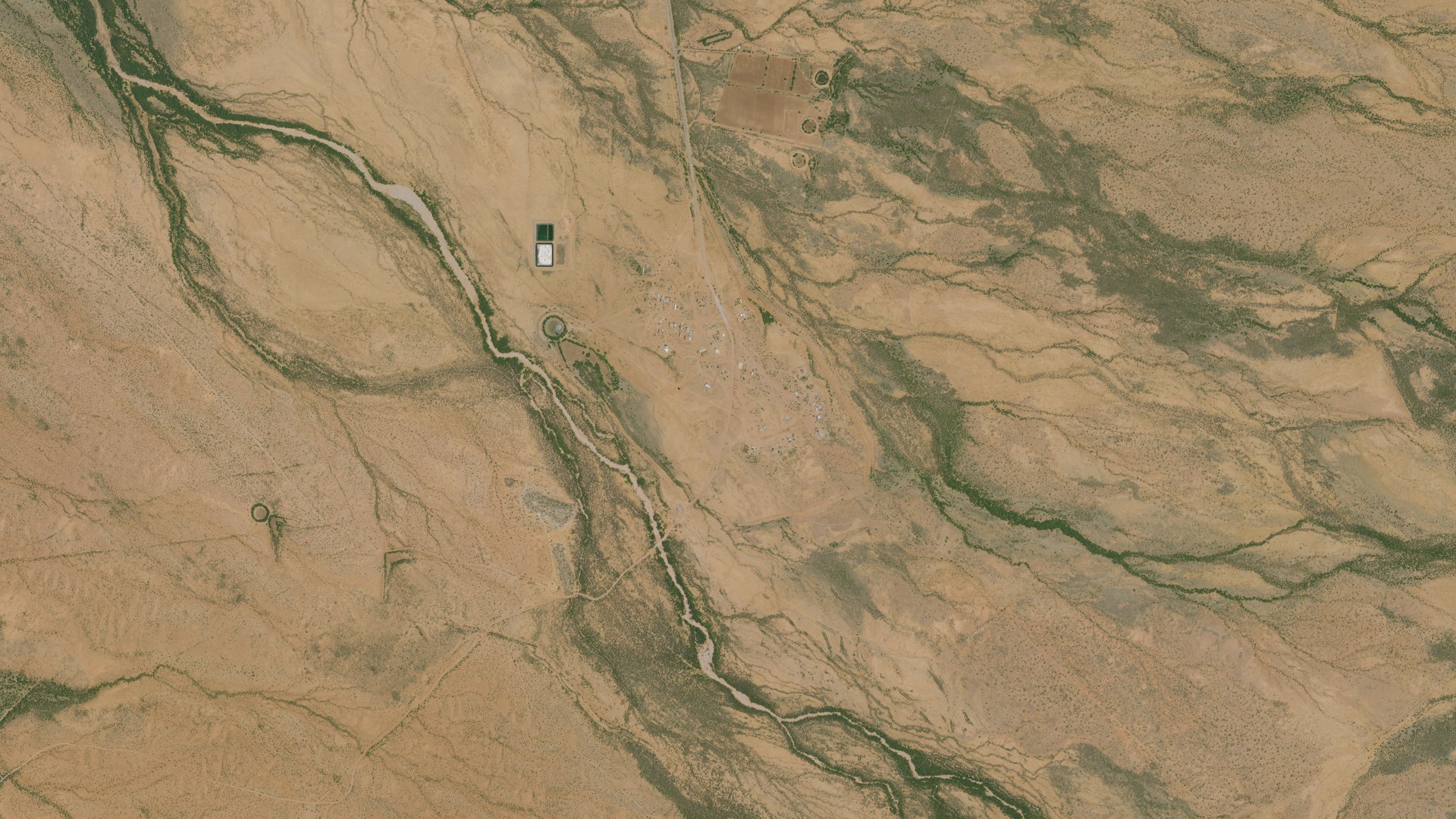 Natural-color aerial photograph of land around Cowlic, Arizona