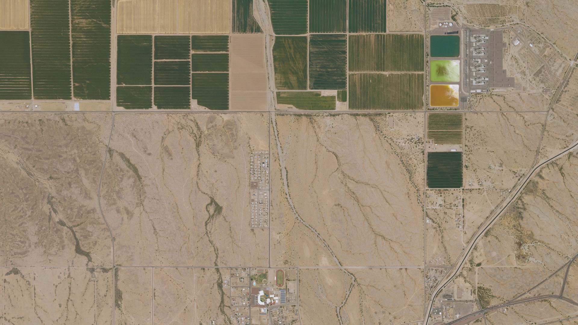 Natural-color aerial photograph of land around Gila Bend, Arizona