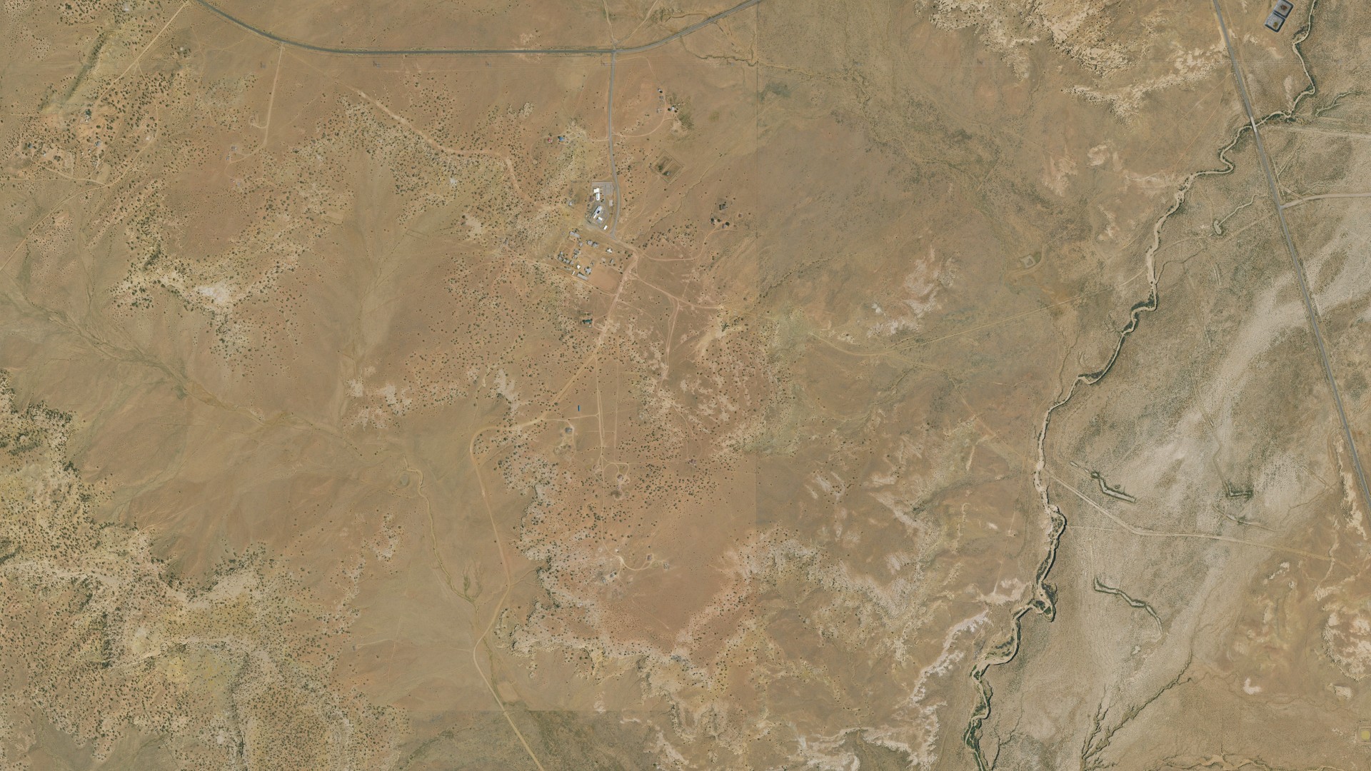 Natural-color aerial photograph of land around Hard Rock, Arizona