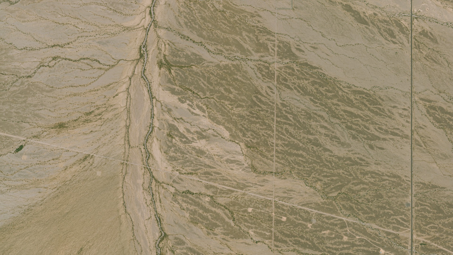 Natural-color aerial photograph of land around La Paz Valley, Arizona