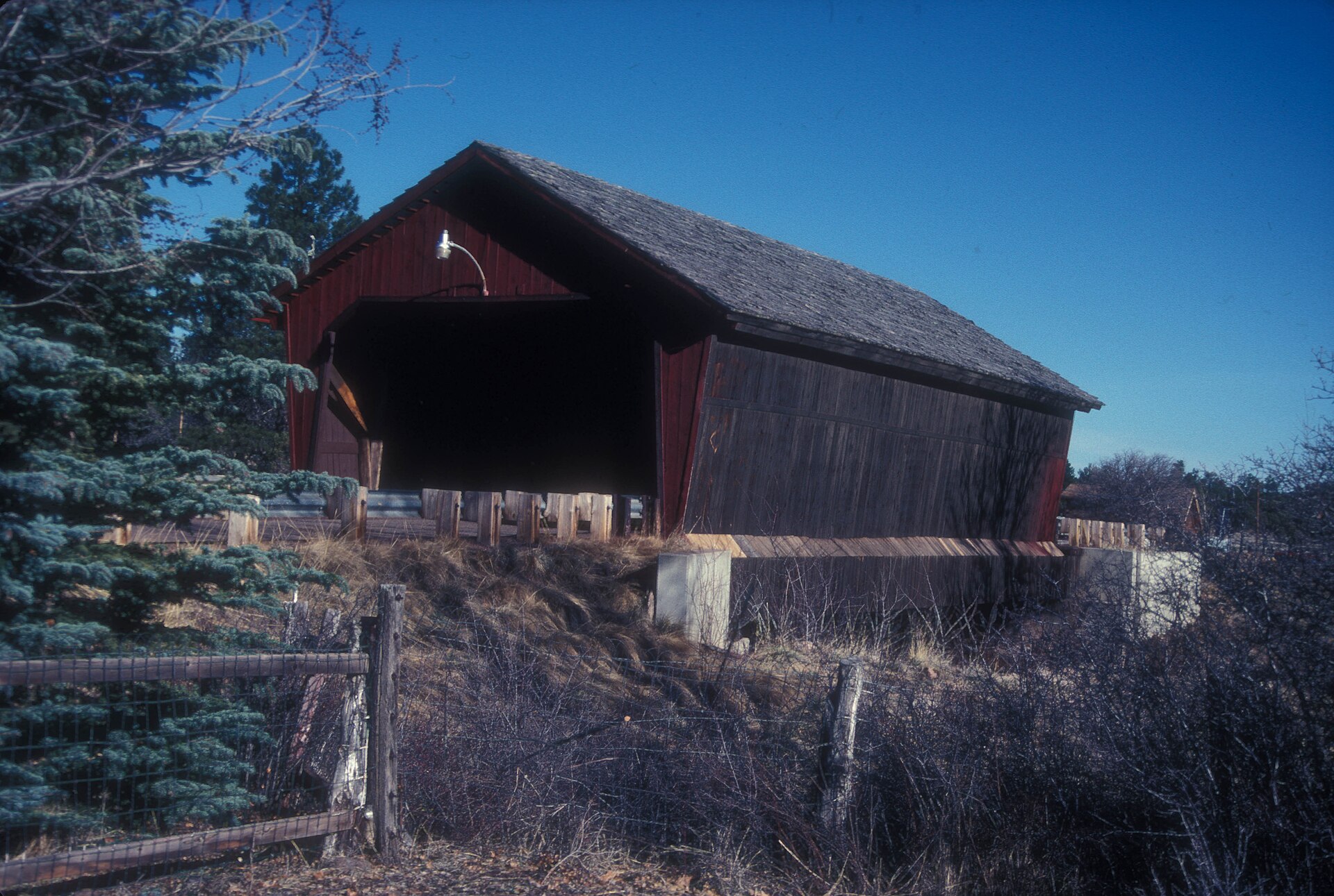 PINEDALE IN NAVAJO COUNTY; 75' 1976 STRINGER; ONLY COVERED BRIDGE IN ARIZONA