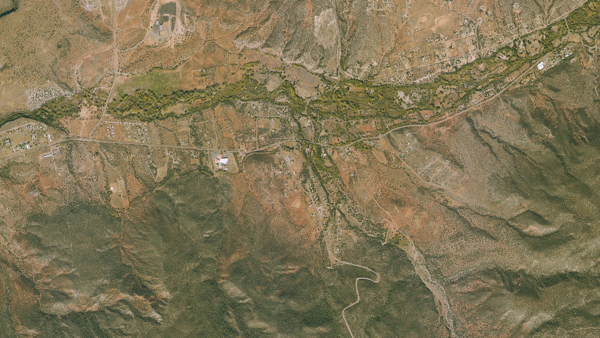 Natural-color aerial photograph of land around Seven Mile, Arizona