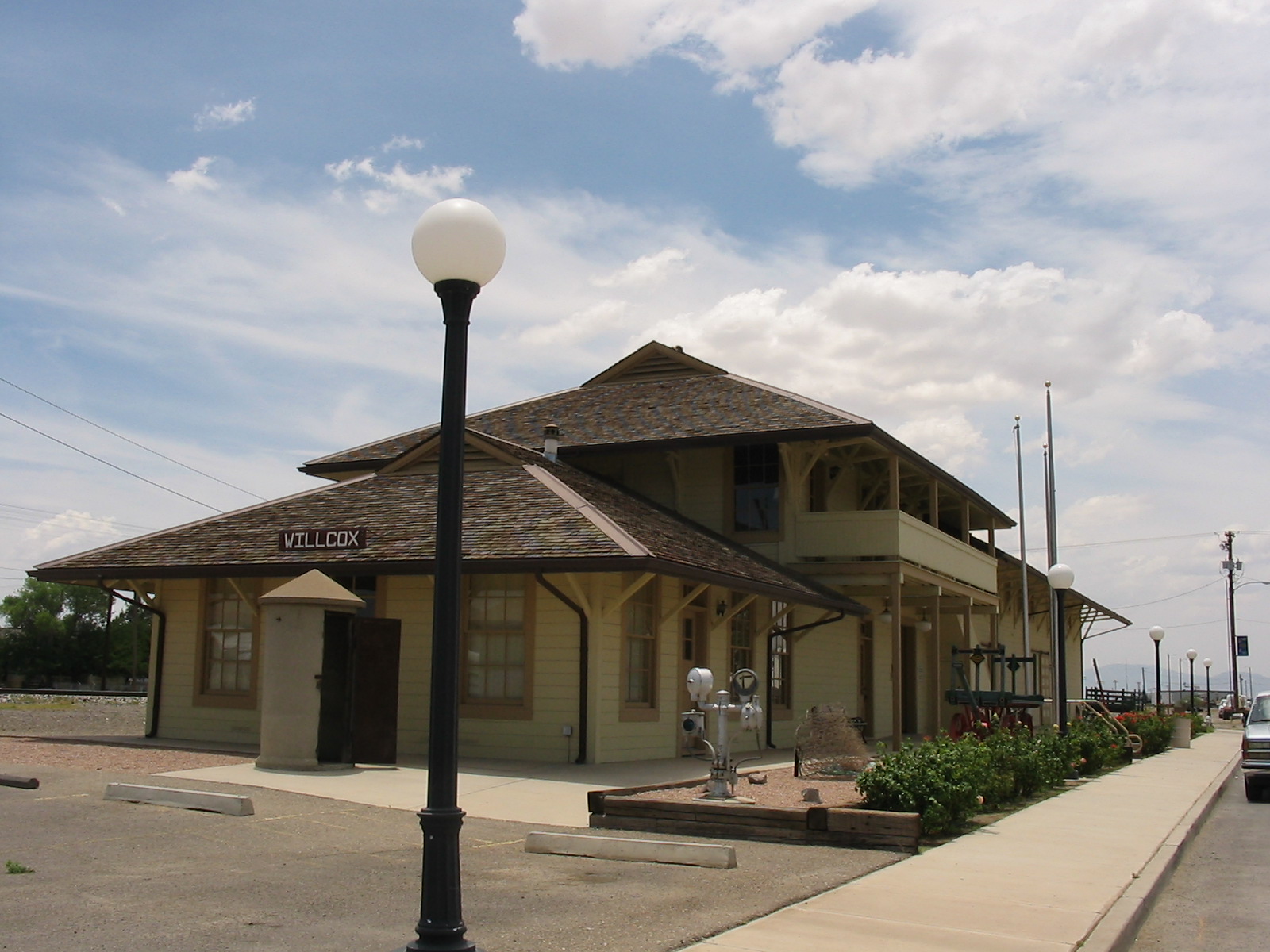 Willcox town hall, a former Southern Pacific Railroad station.. taken by me, June 24, 2006 — Arizona