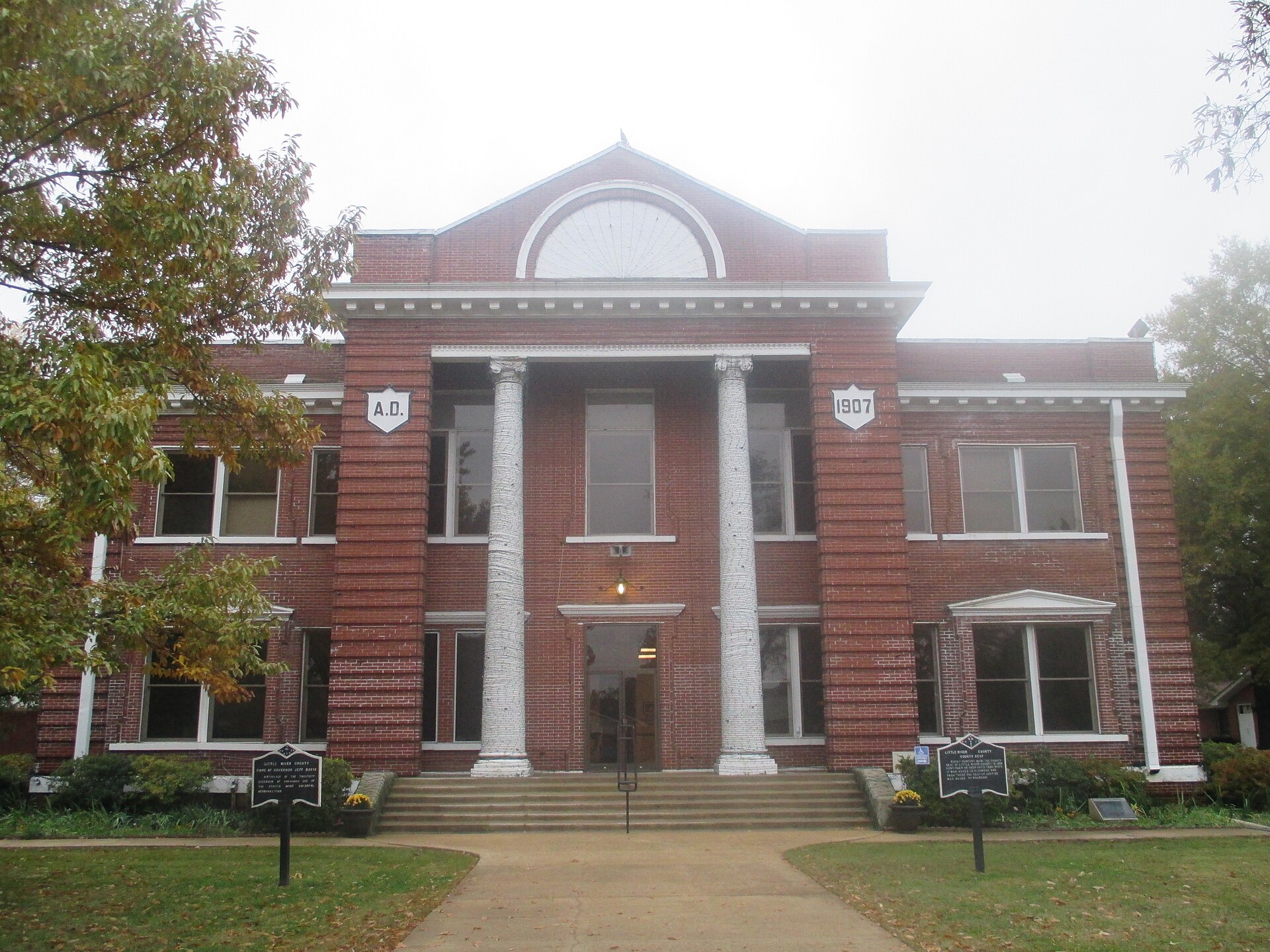 I took photo of Little River County Courthouse in Ashdown, AR. — Arkansas