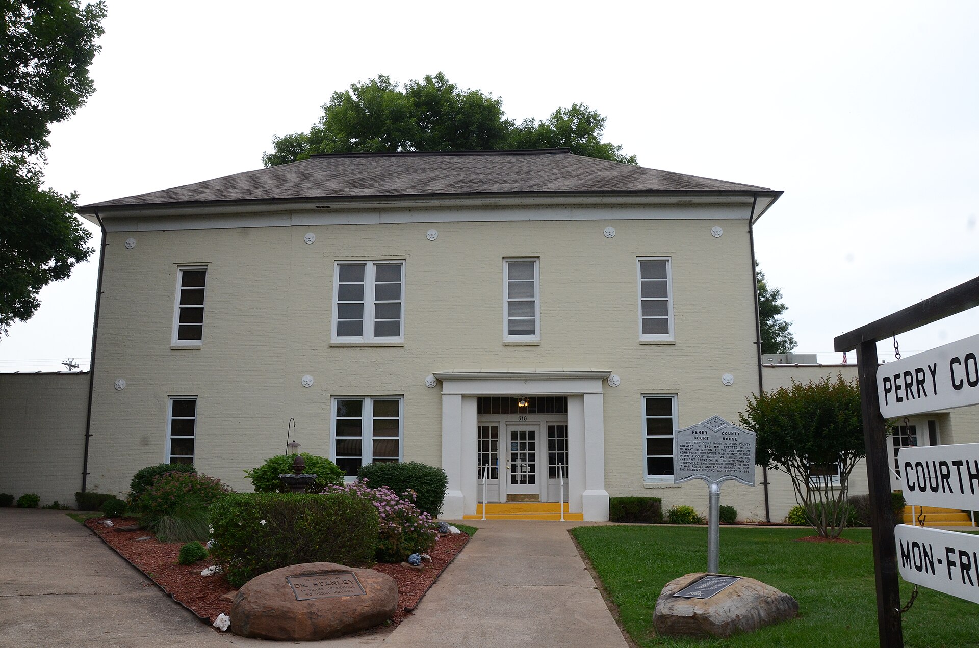 Perry County Courthouse — Arkansas