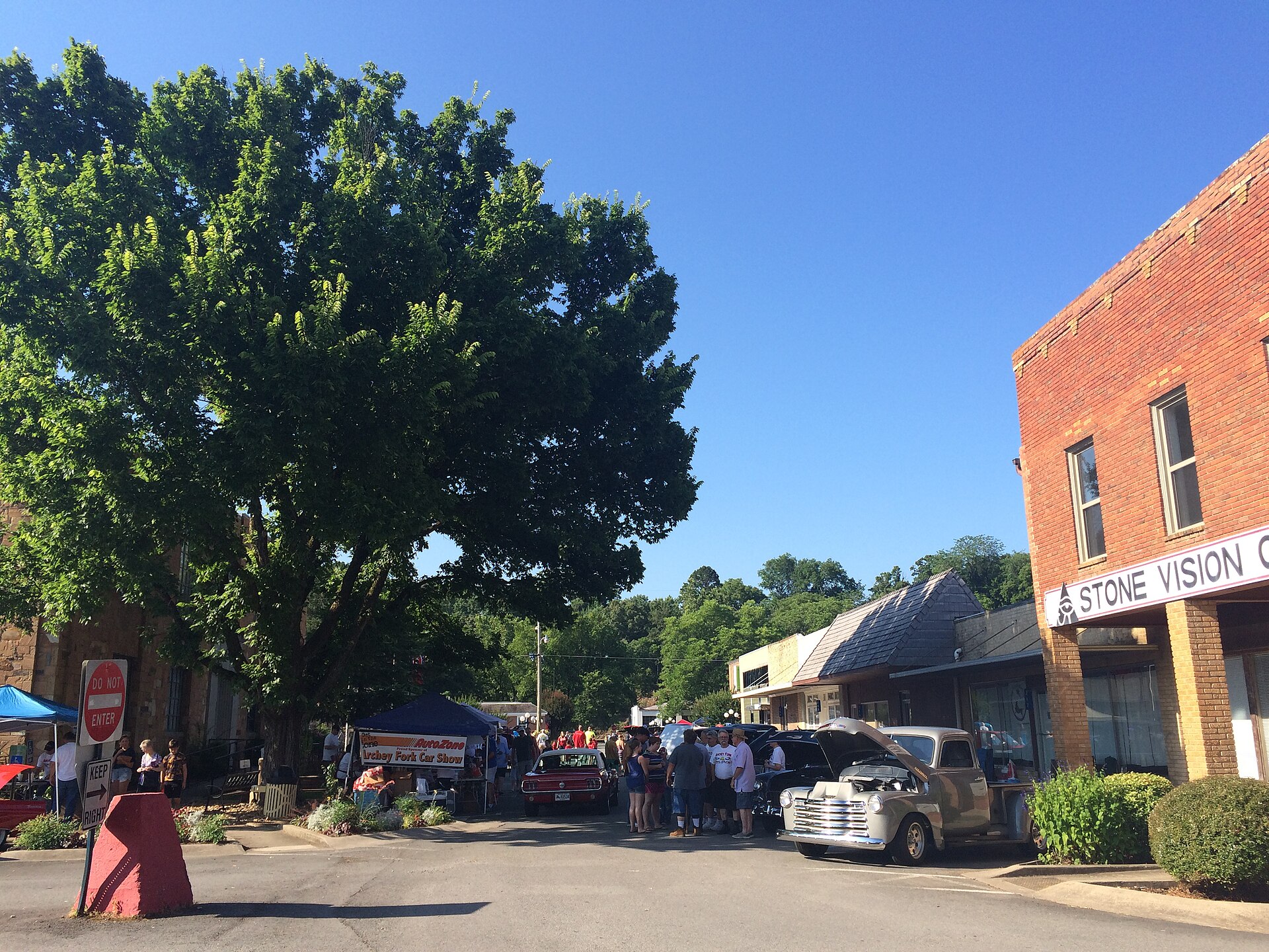 Clinton's downtown district includes numerous buildings of historic interest, include the Van Buren County Courthouse which is on the Arkansas Historic Register.