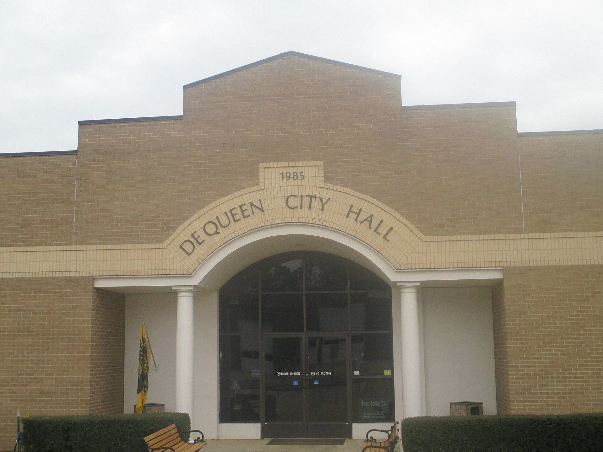 I took photo of De Queen City Hall in De Queen, AR, with Canon camera. — Arkansas