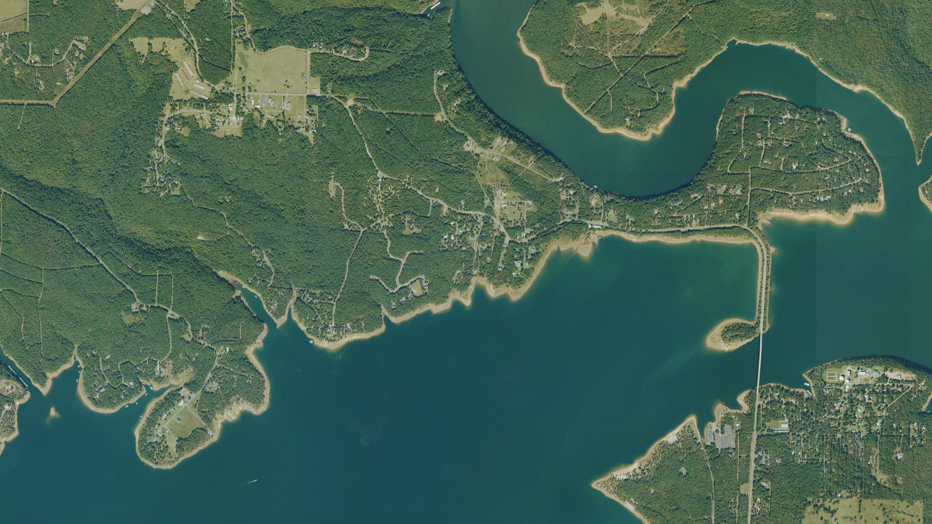 Natural-color aerial photograph of land around Edgemont, Arkansas