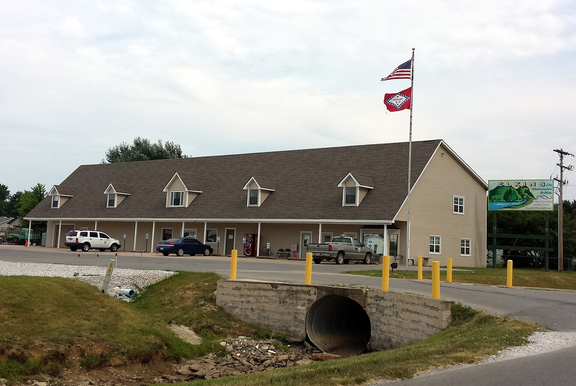 Town hall of Elkins Ark — Arkansas