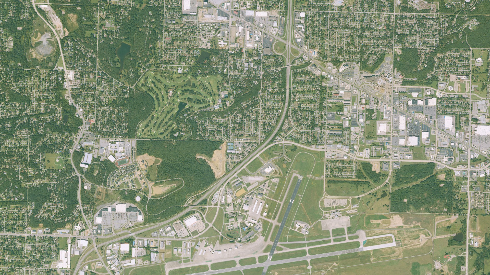 Natural-color aerial photograph of land around Fort Smith, Arkansas