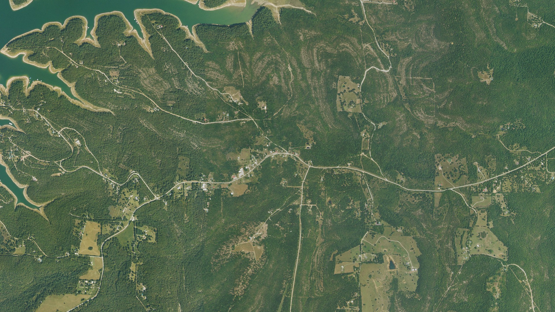 Natural-color aerial photograph of land around Oakland, Arkansas