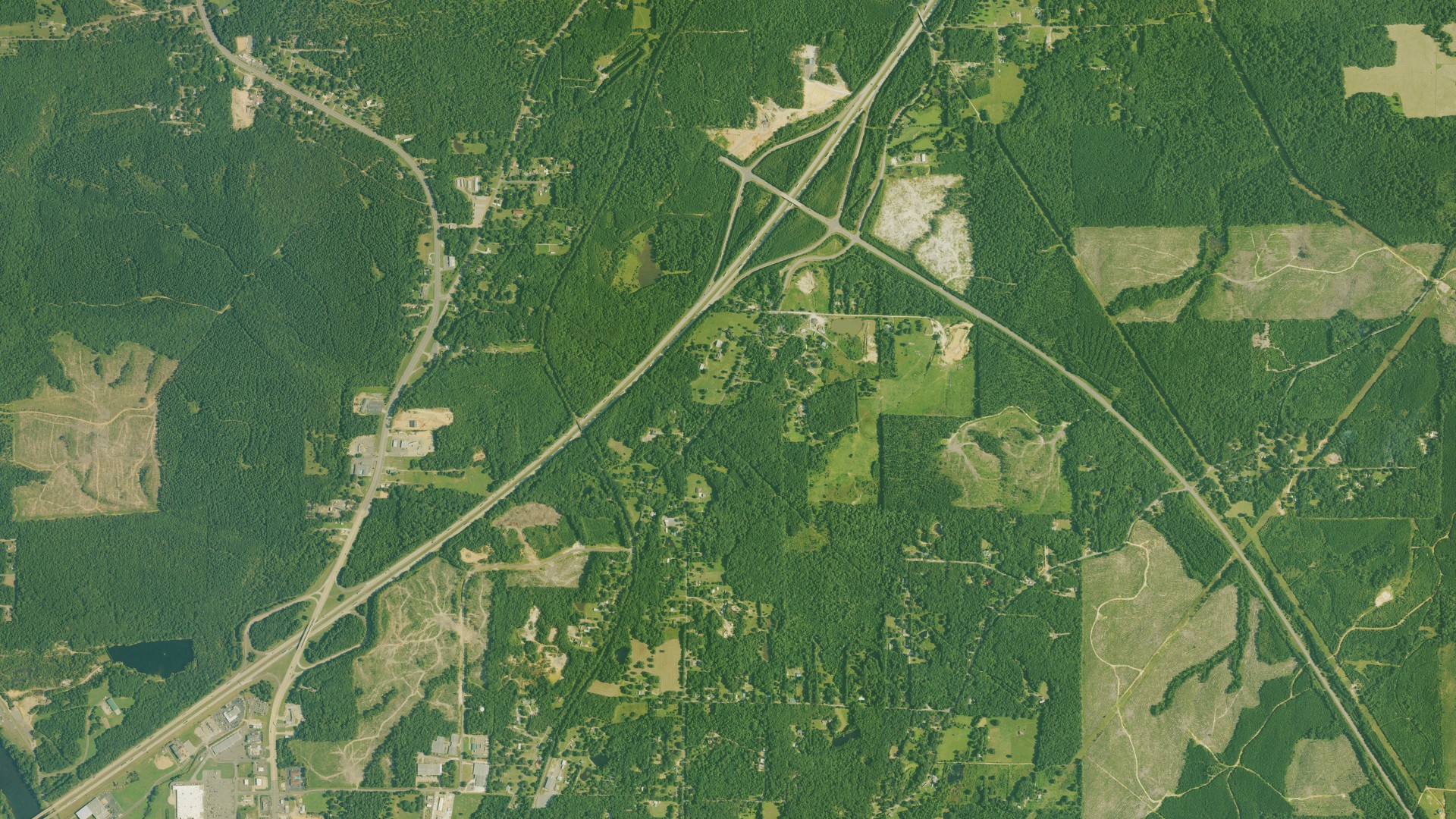 Natural-color aerial photograph of land around Rockport, Arkansas