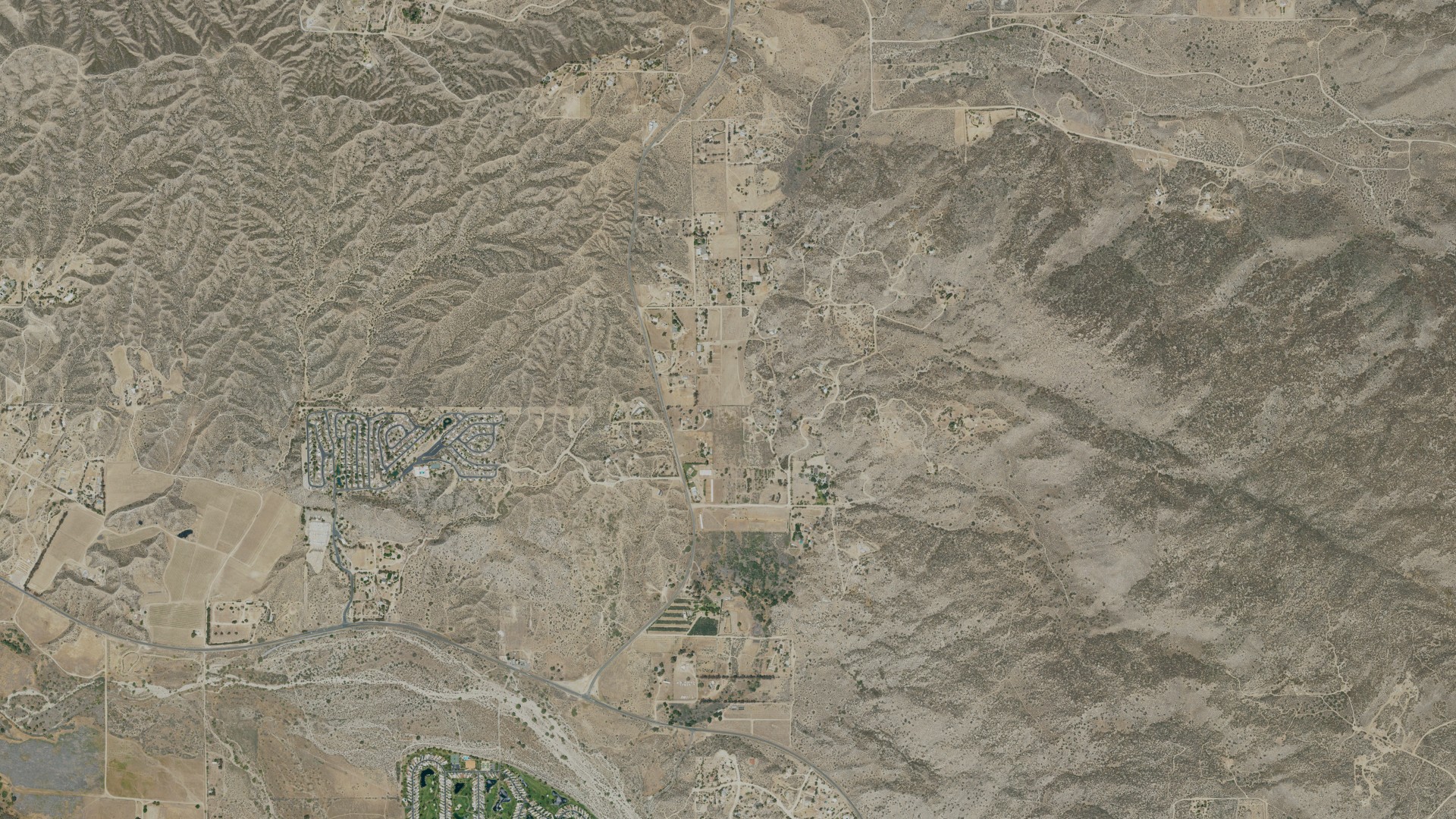 Natural-color aerial photograph of land around Aguanga, California