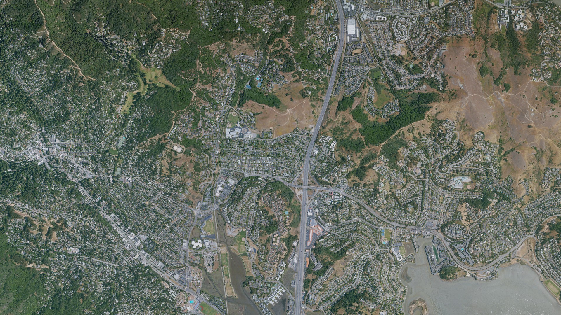 Natural-color aerial photograph of land around Alto, California