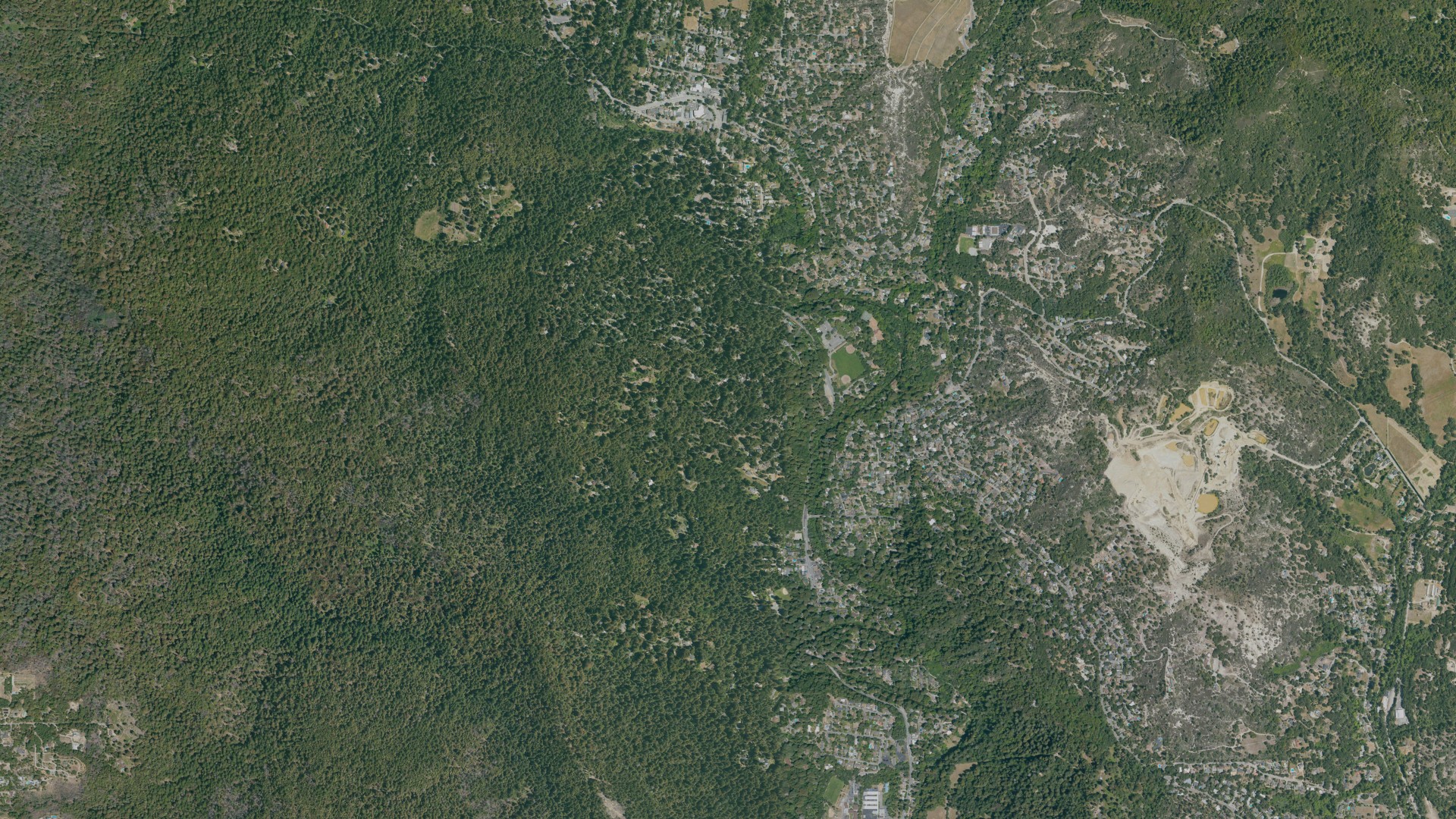 Natural-color aerial photograph of land around Ben Lomond, California