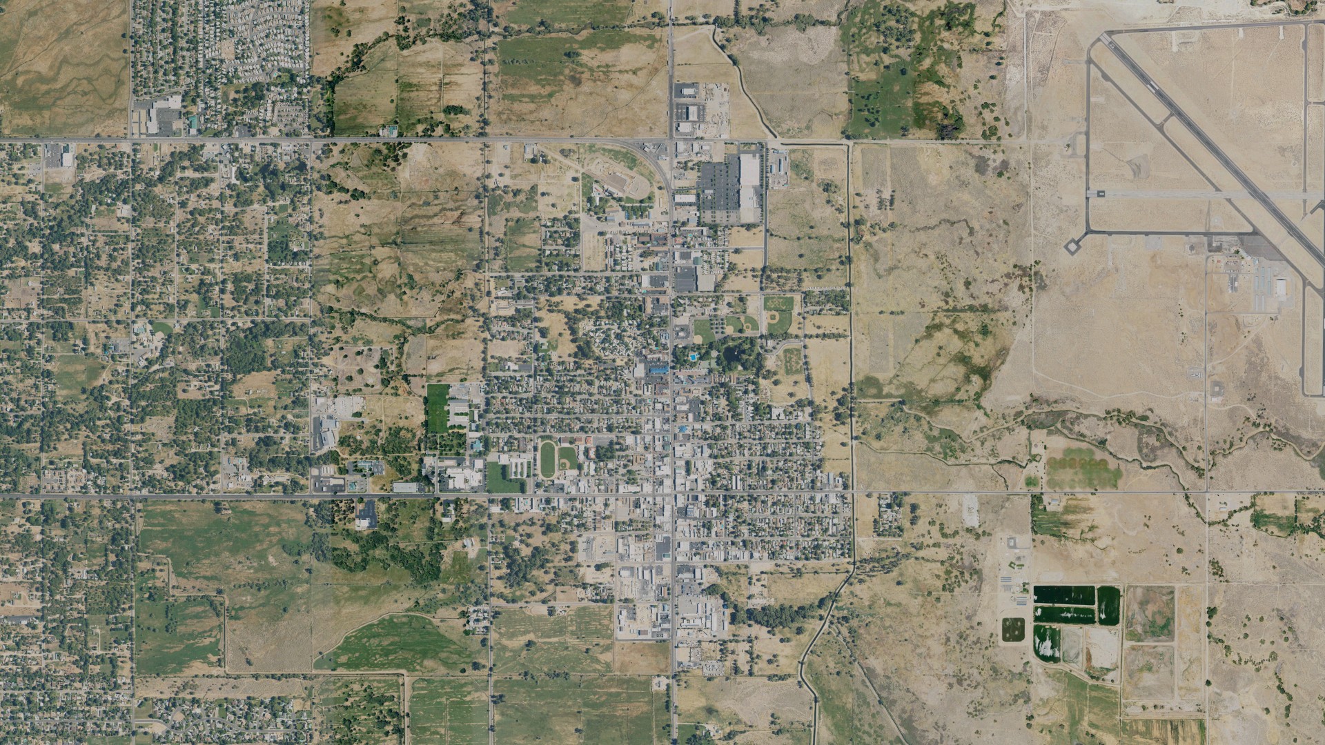Natural-color aerial photograph of land around Bishop, California