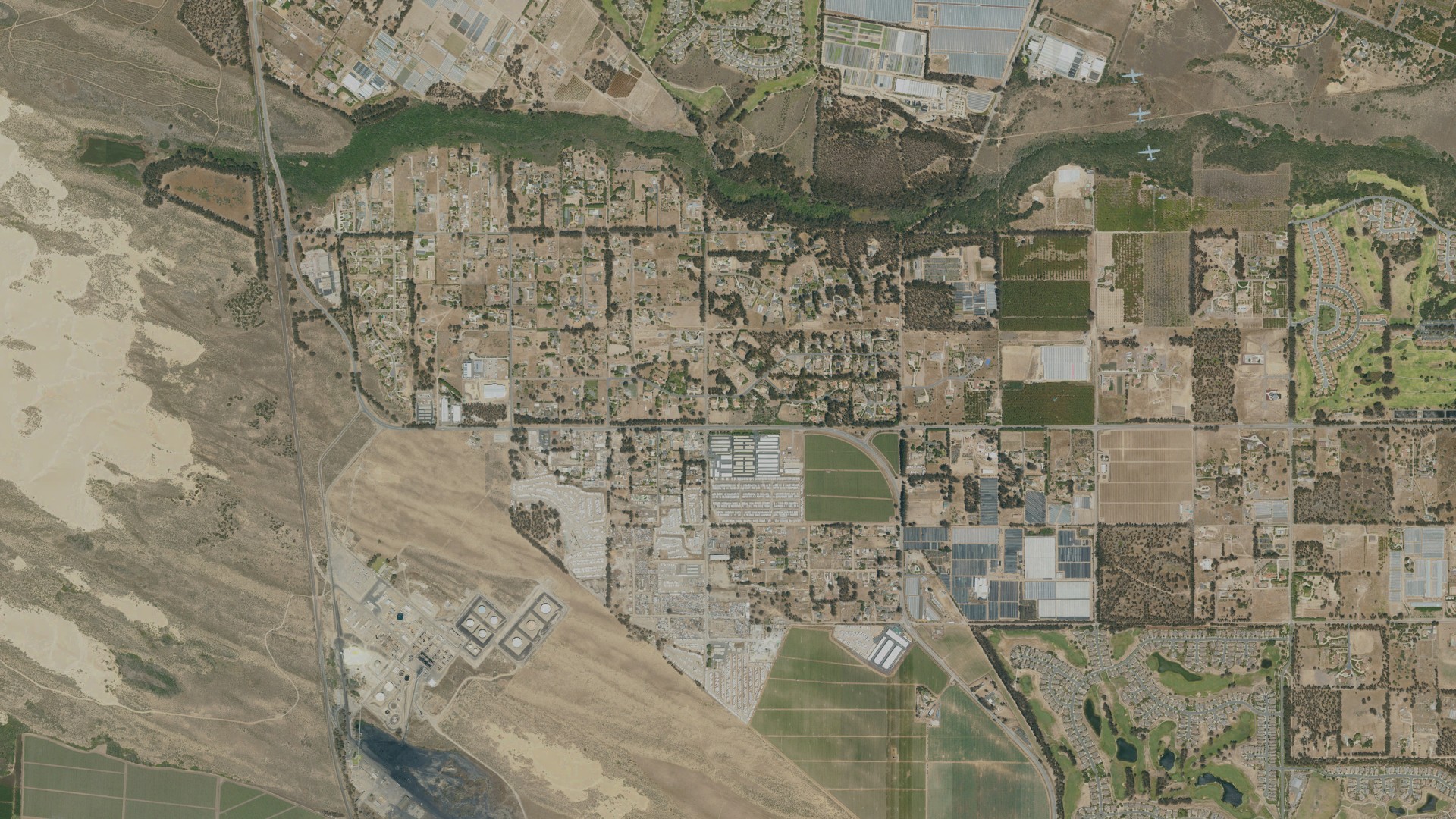 Natural-color aerial photograph of land around Callender, California