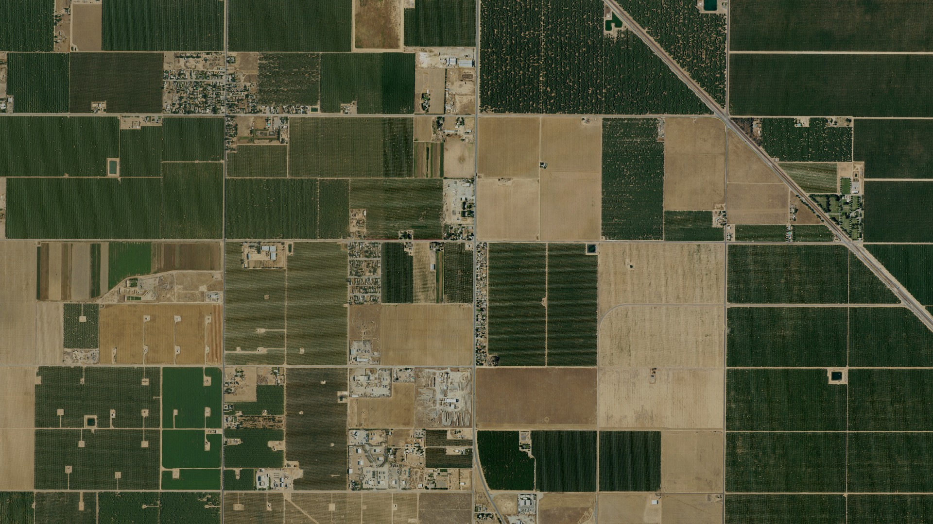 Natural-color aerial photograph of land around Cherokee Strip, California