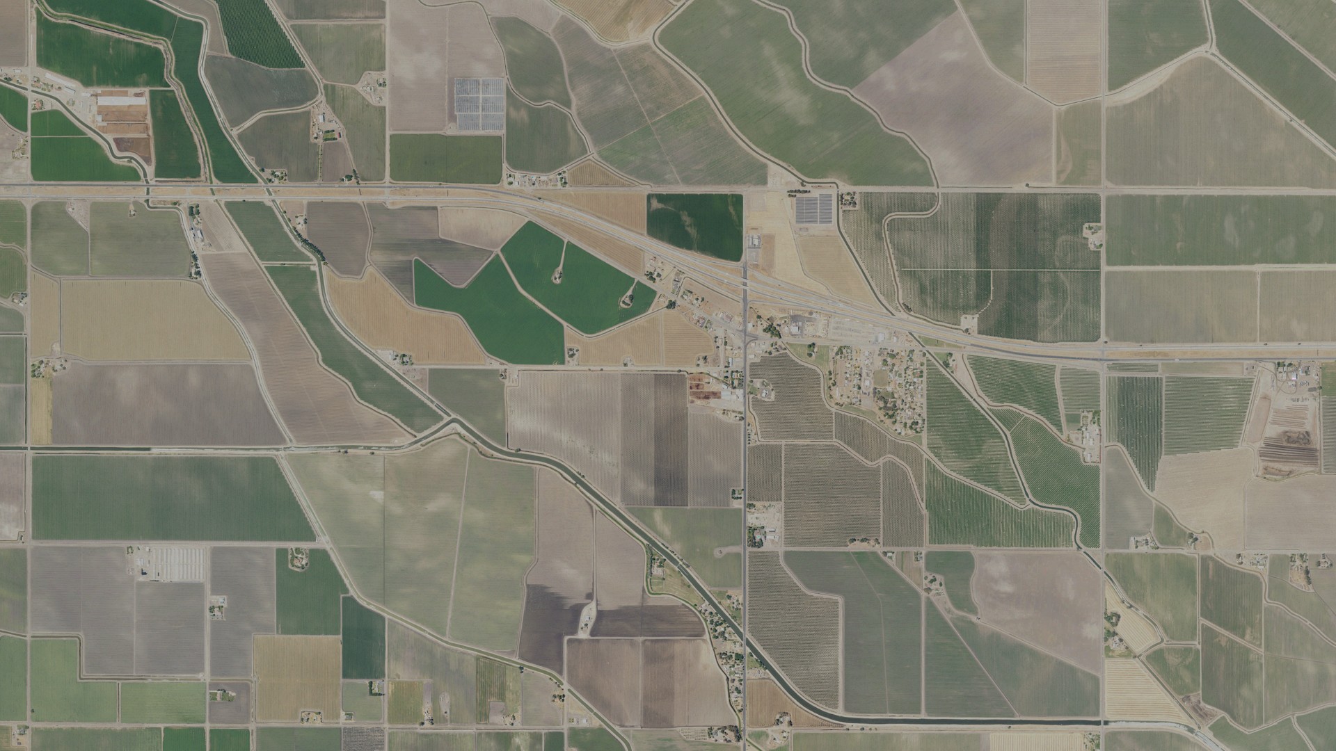 Natural-color aerial photograph of land around Dos Palos Y, California