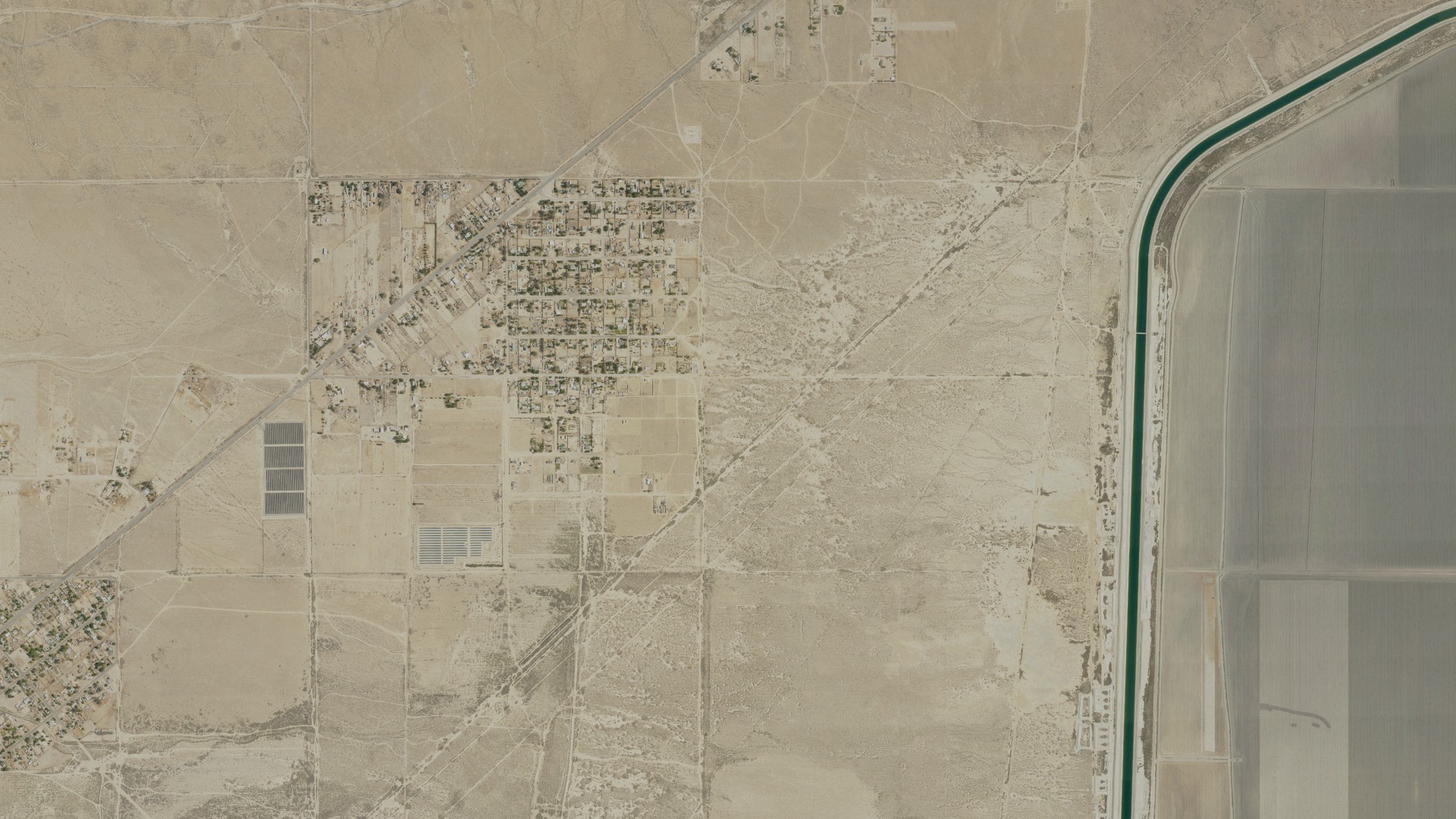 Natural-color aerial photograph of land around Dustin Acres, California
