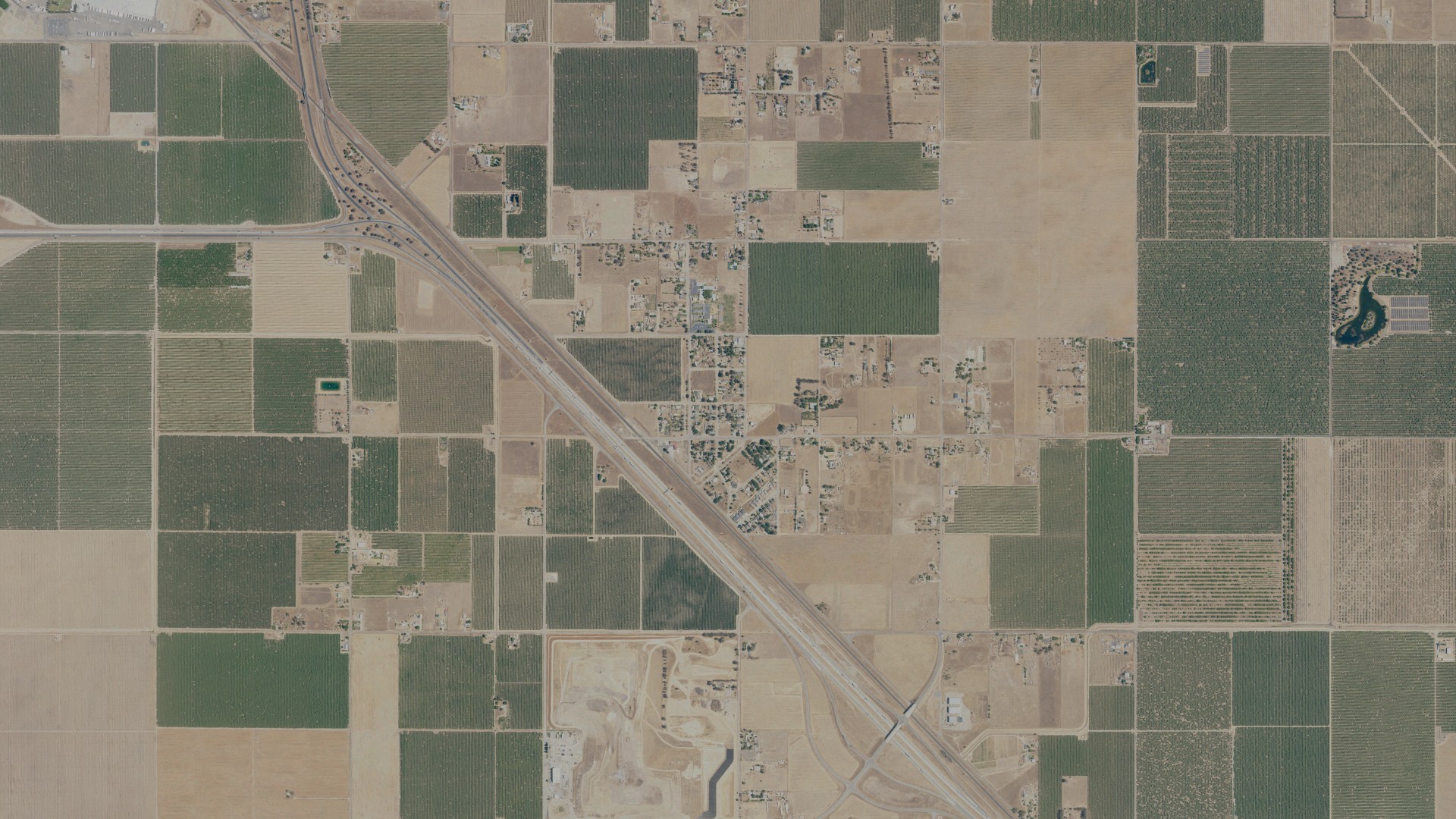 Natural-color aerial photograph of land around Fairmead, California