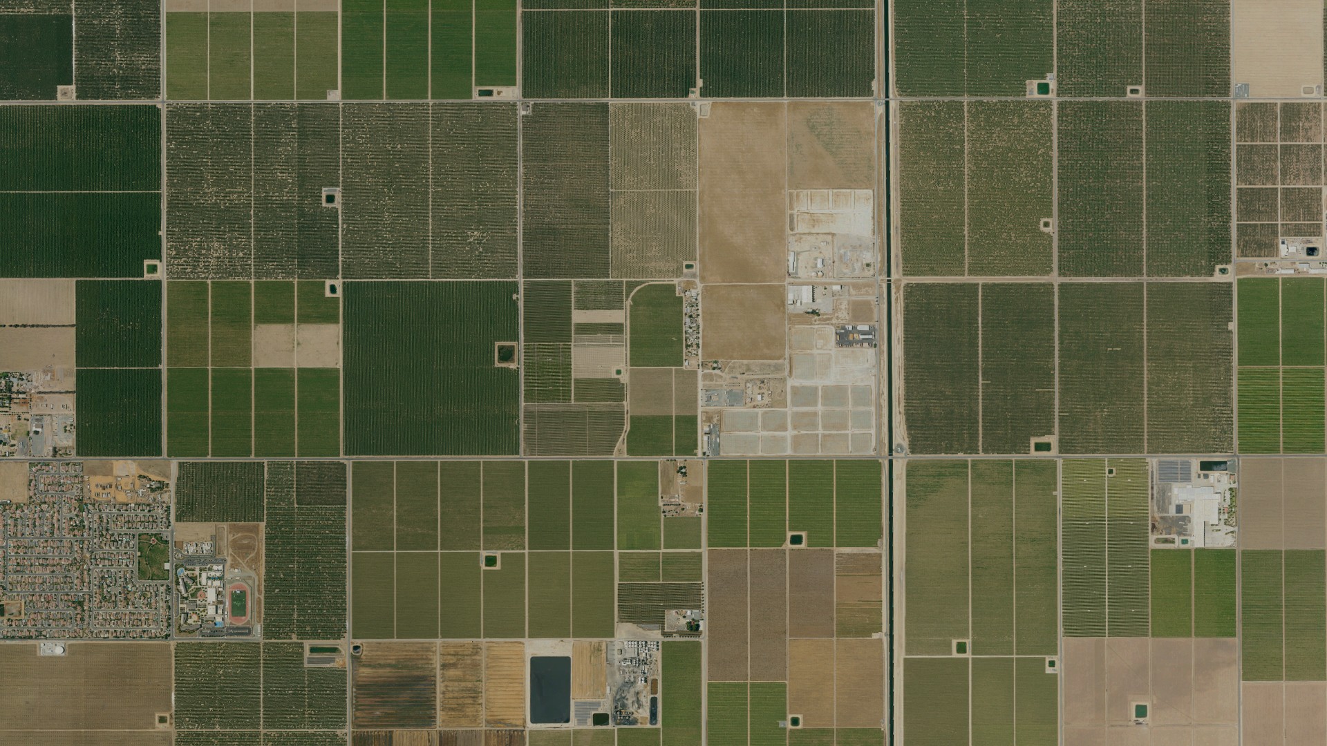 Natural-color aerial photograph of land around Jovista, California