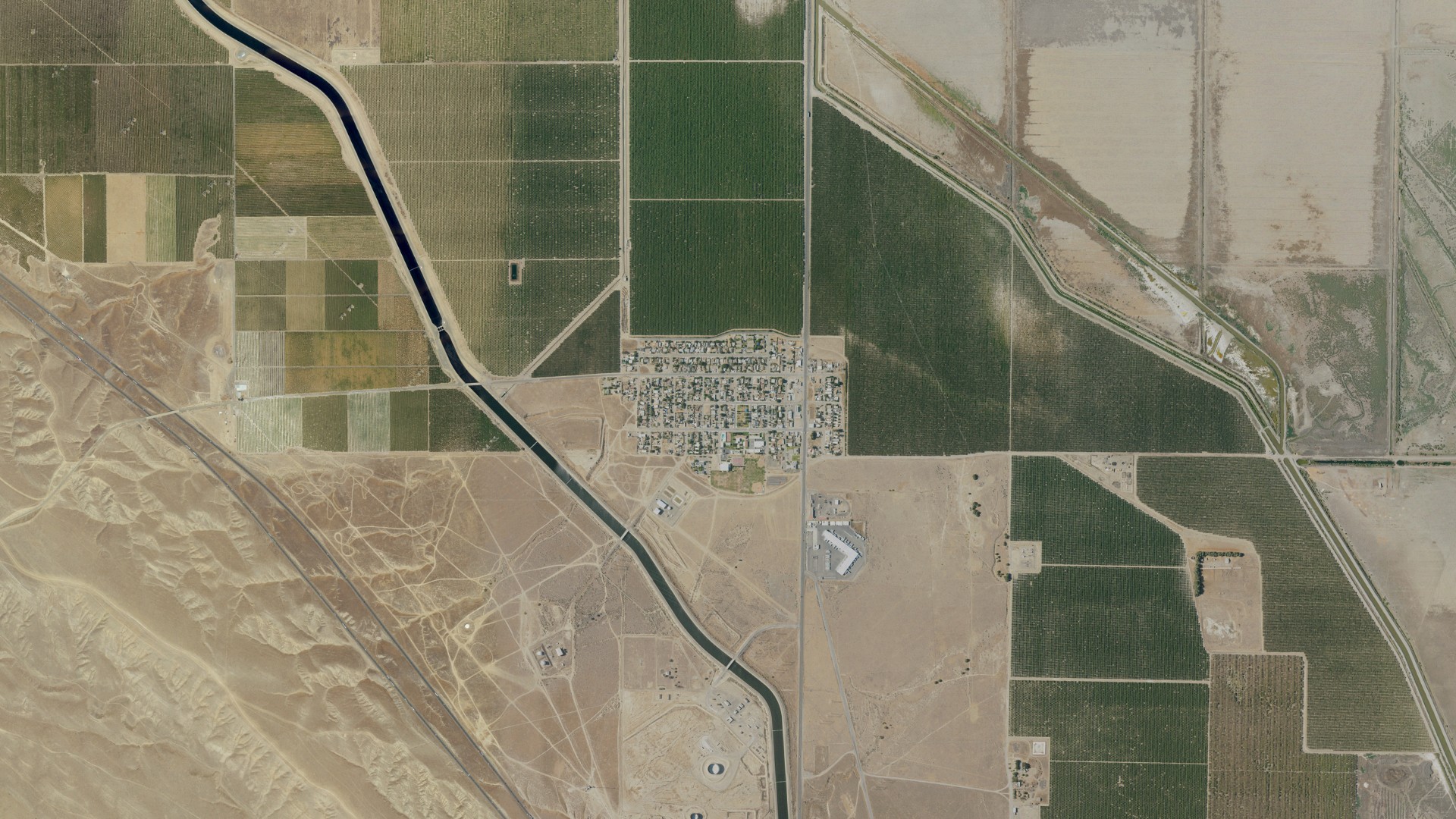 Natural-color aerial photograph of land around Kettleman City, California