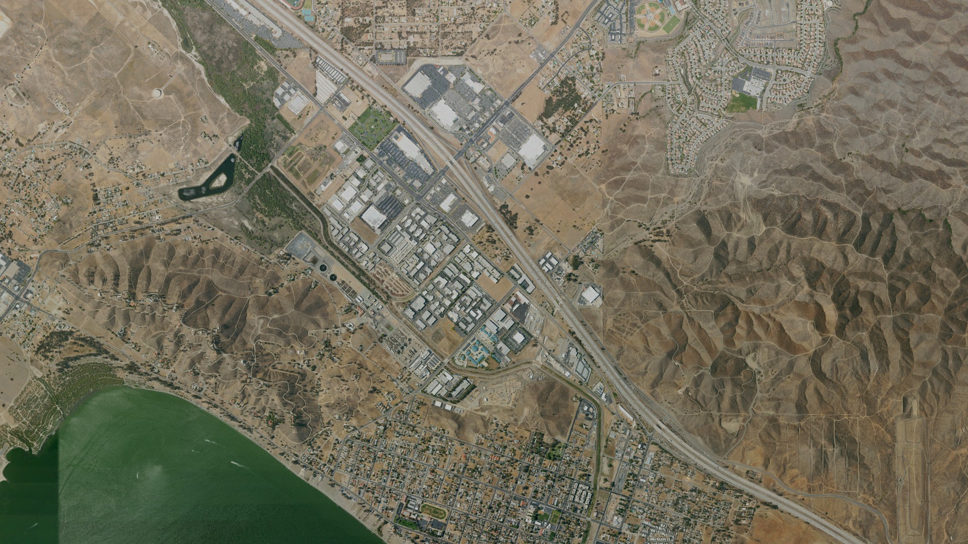 Natural-color aerial photograph of land around Lake Elsinore, California
