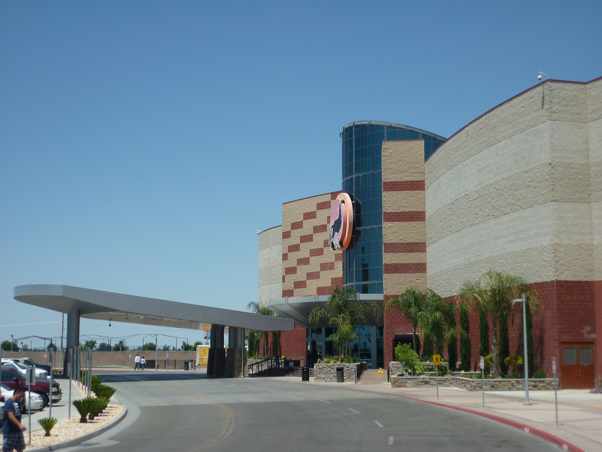 Main entrance to the w:Tachi Palace casino — Lemoore, California