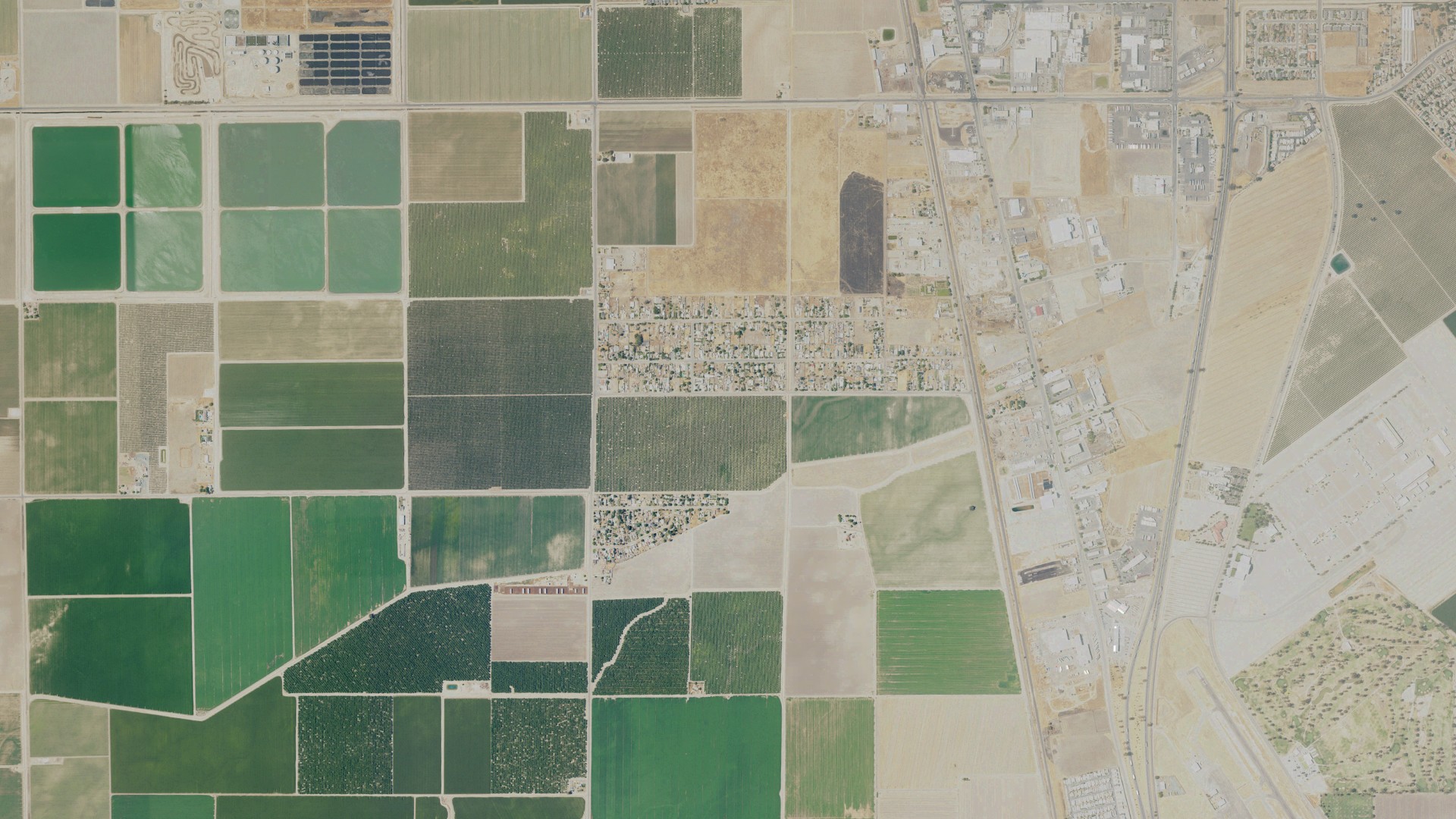 Natural-color aerial photograph of land around Matheny, California