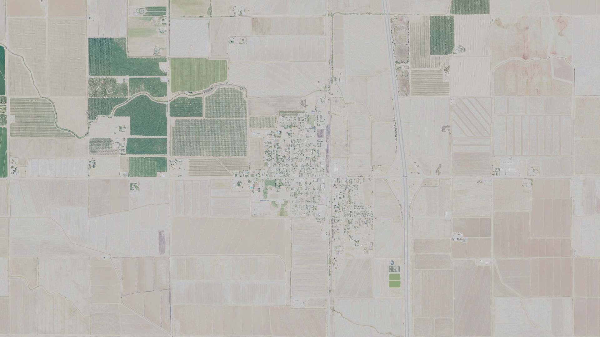 Natural-color aerial photograph of land around Maxwell, California