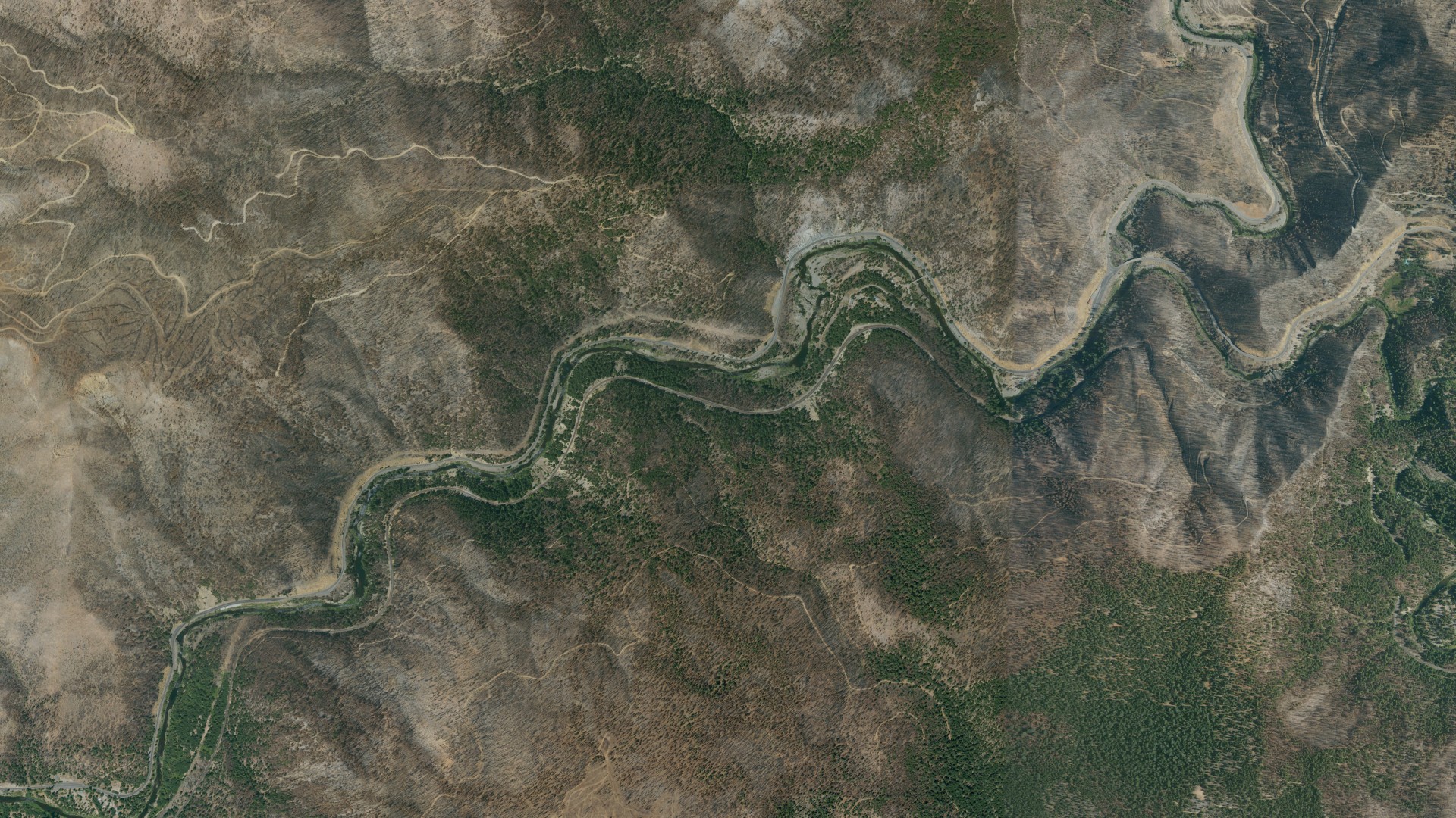 Natural-color aerial photograph of land around Paxton, California