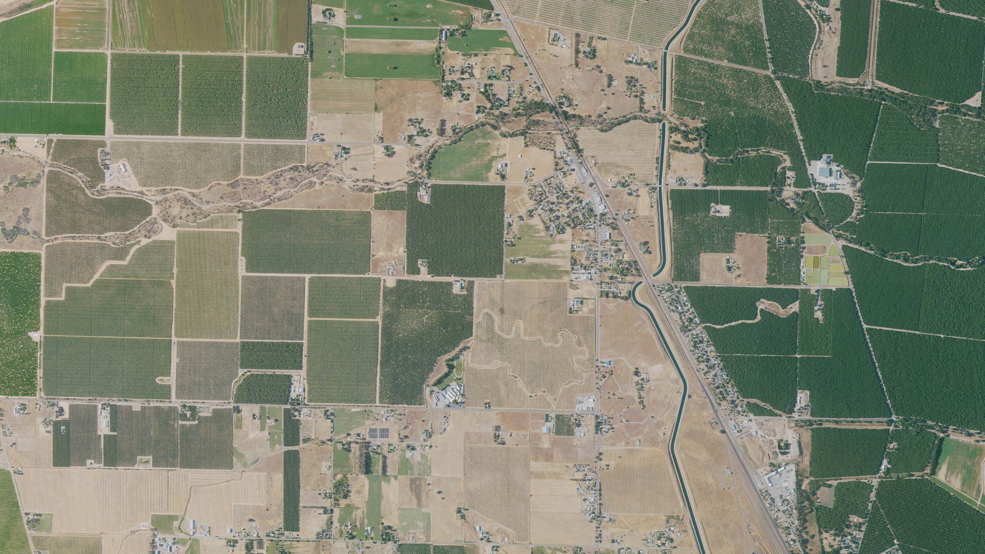 Natural-color aerial photograph of land around Proberta, California