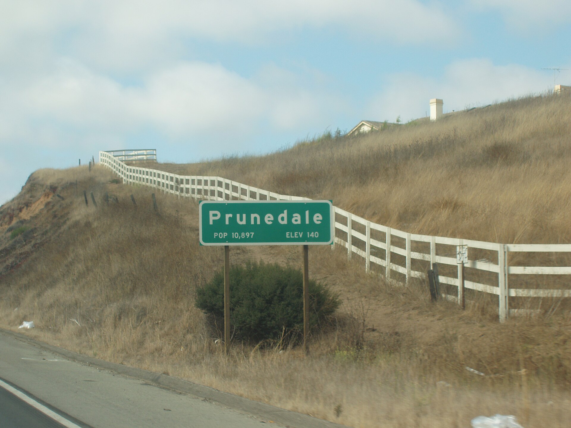 Population sign for Prunedale, California heading North on highway 101.