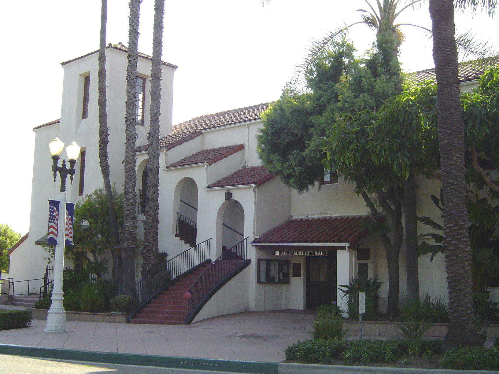 Photographed and uploaded by User:Geographer San Gabriel City Hall, on August 7, 2005. — California