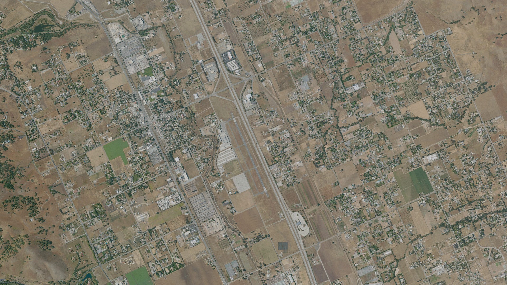 Natural-color aerial photograph of land around San Martin, California
